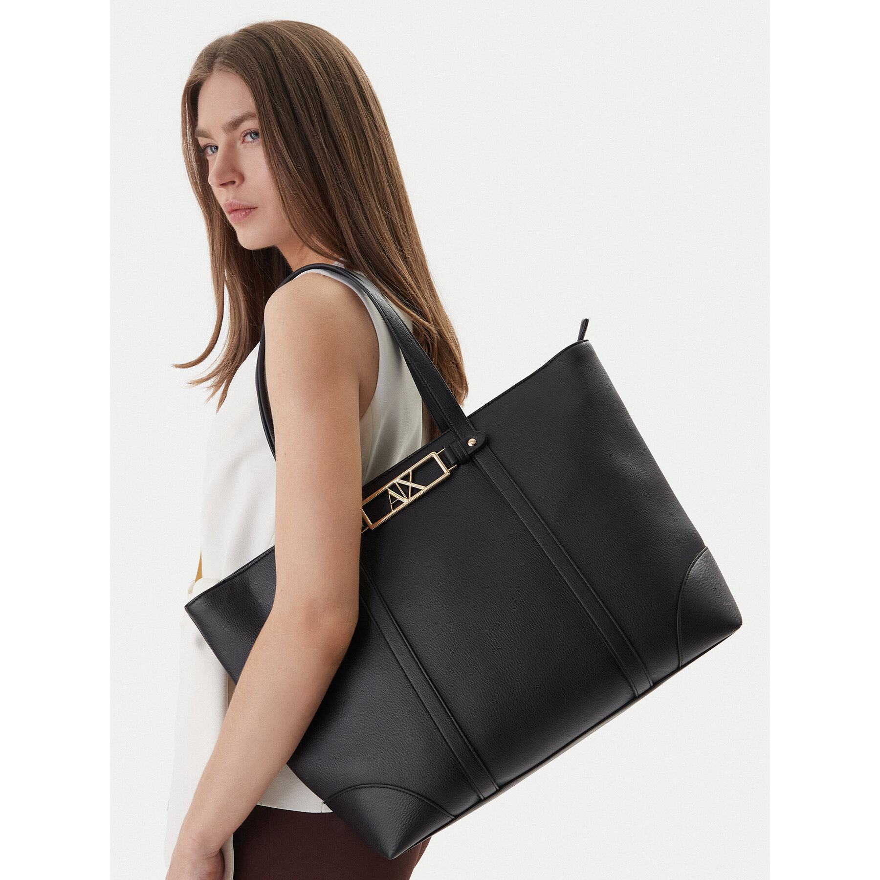 Дамска чанта Armani Exchange XW002608 AF15632 UC010 Черен