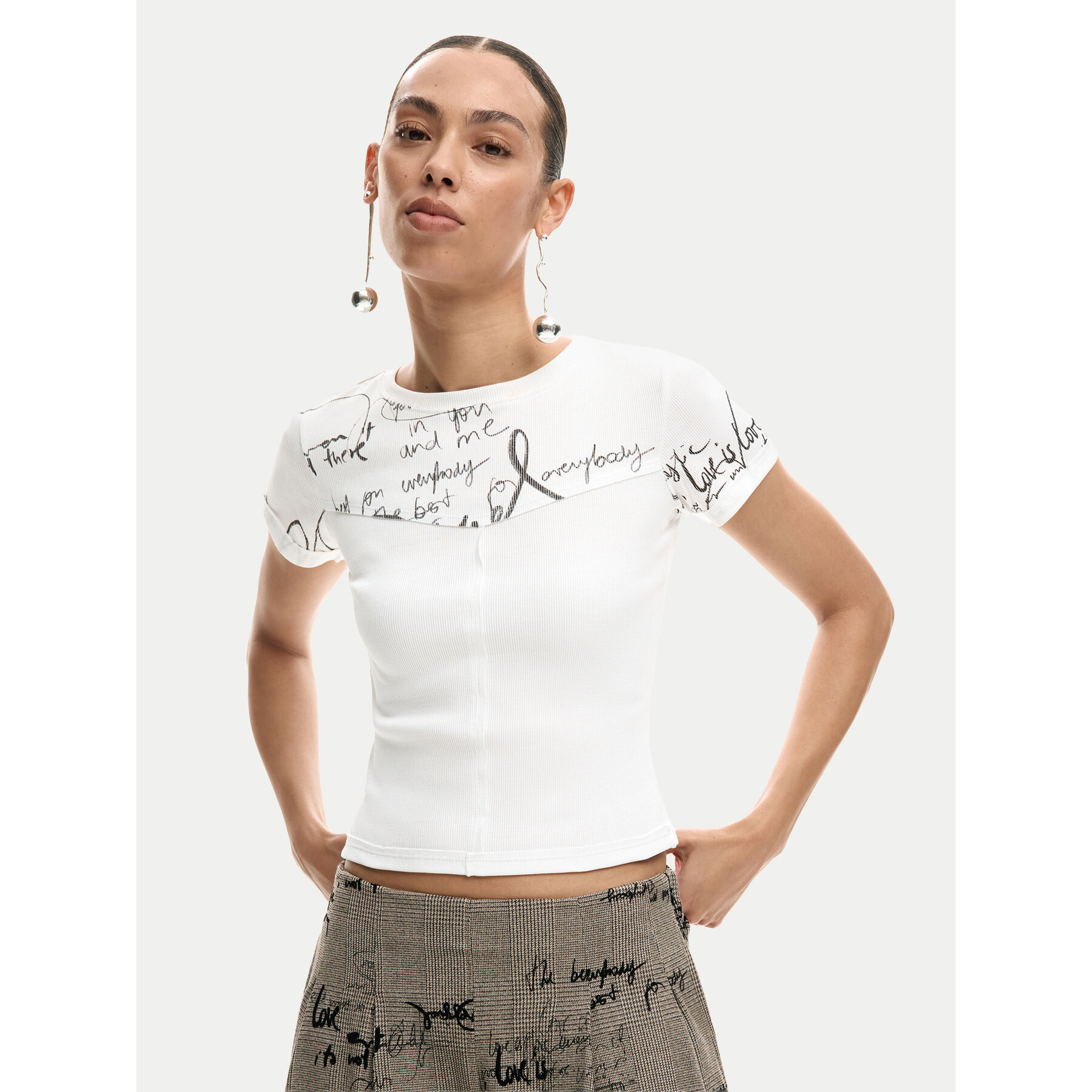 Desigual Majica Helsinki 26SWTK10 Kremna Slim Fit