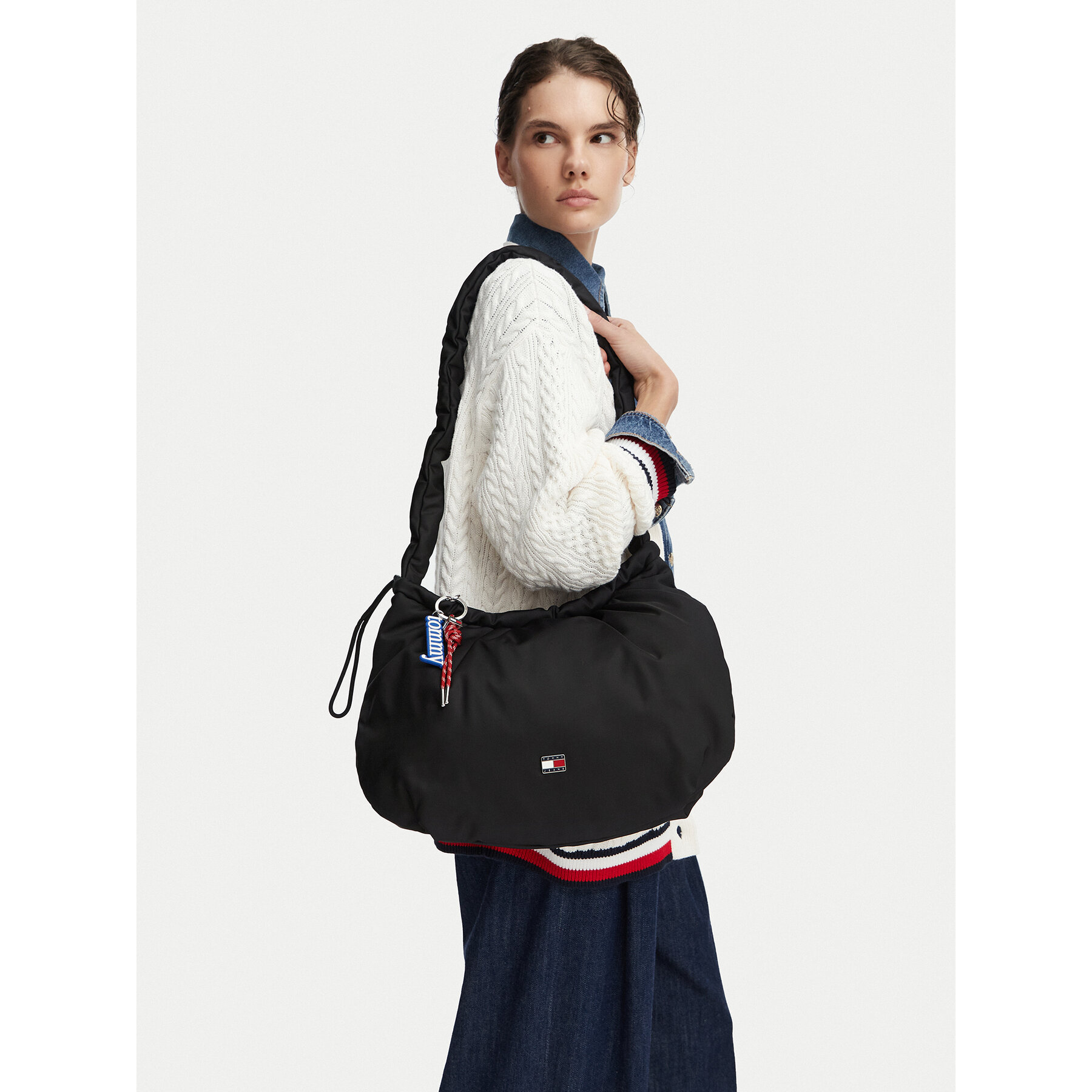 Geantă Tommy Jeans Tjw Icon Charms Hobo AW0AW18783 Negru