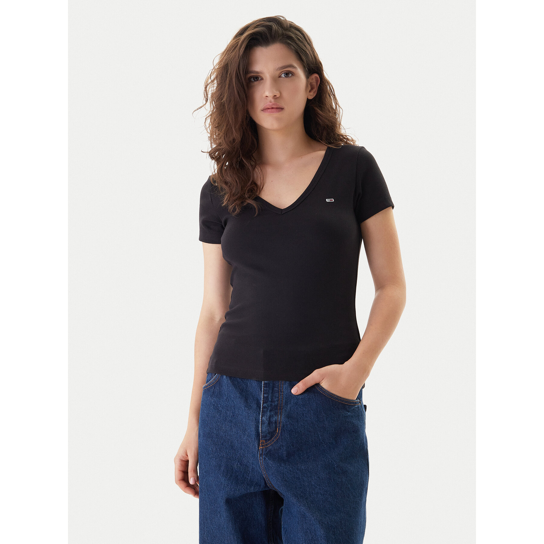 Tommy Jeans T-shirt Essential DW0DW17385 Crna Slim Fit