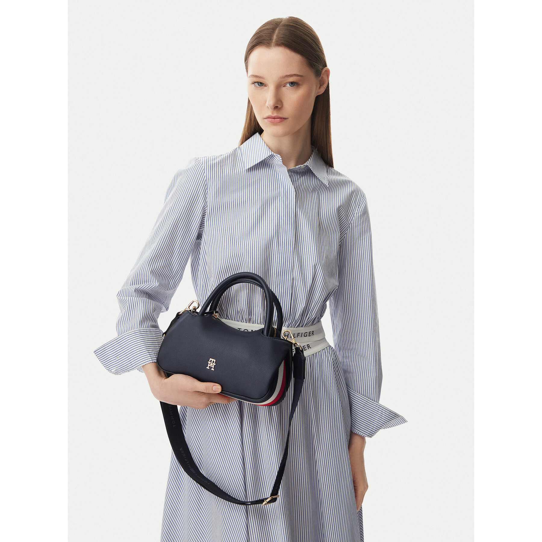 Ročna torba Tommy Hilfiger Th Logotape Mini Satchel AW0AW18743 Mornarsko modra