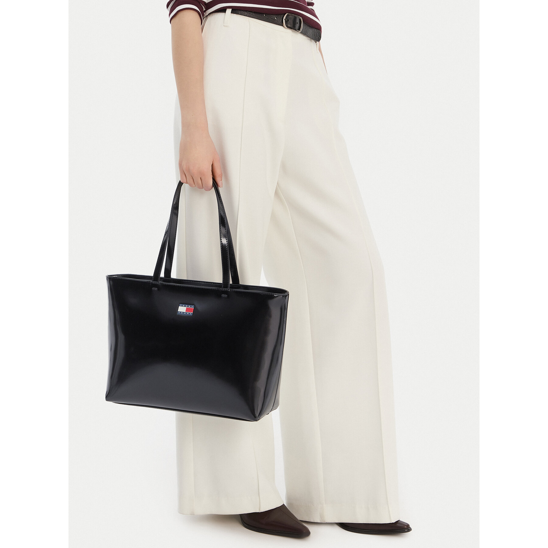 Táska Tommy Jeans Tjw Must Tote AW0AW18069 Fekete