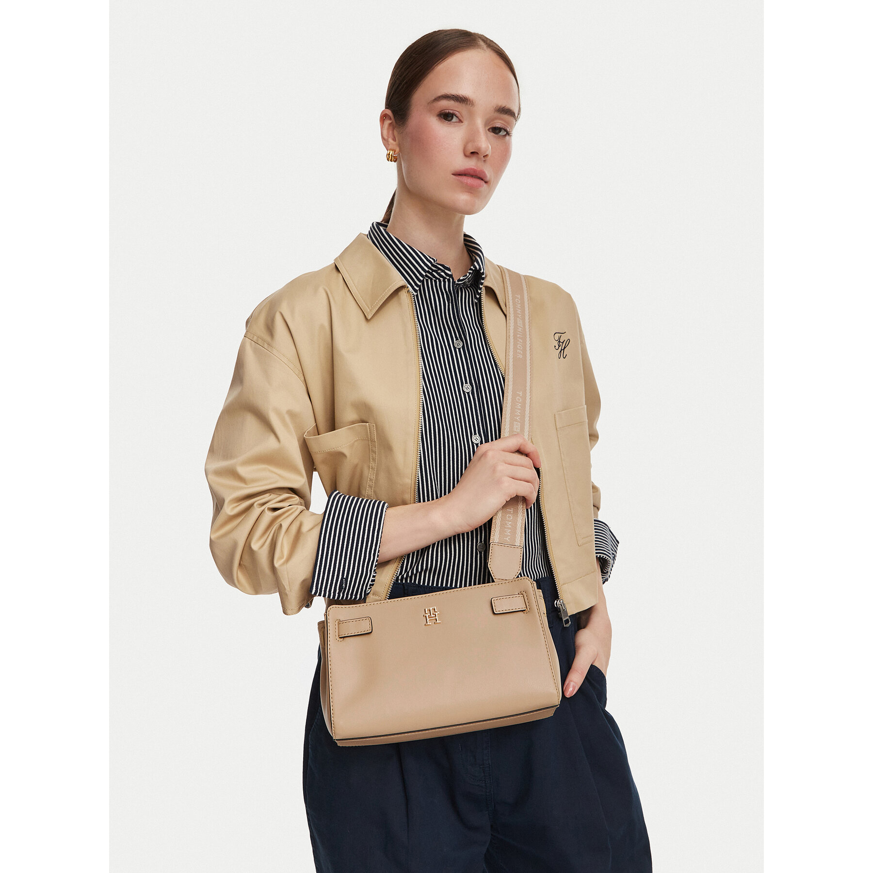Ročna torba Tommy Hilfiger Th Joy Crossover AW0AW19065 Bež