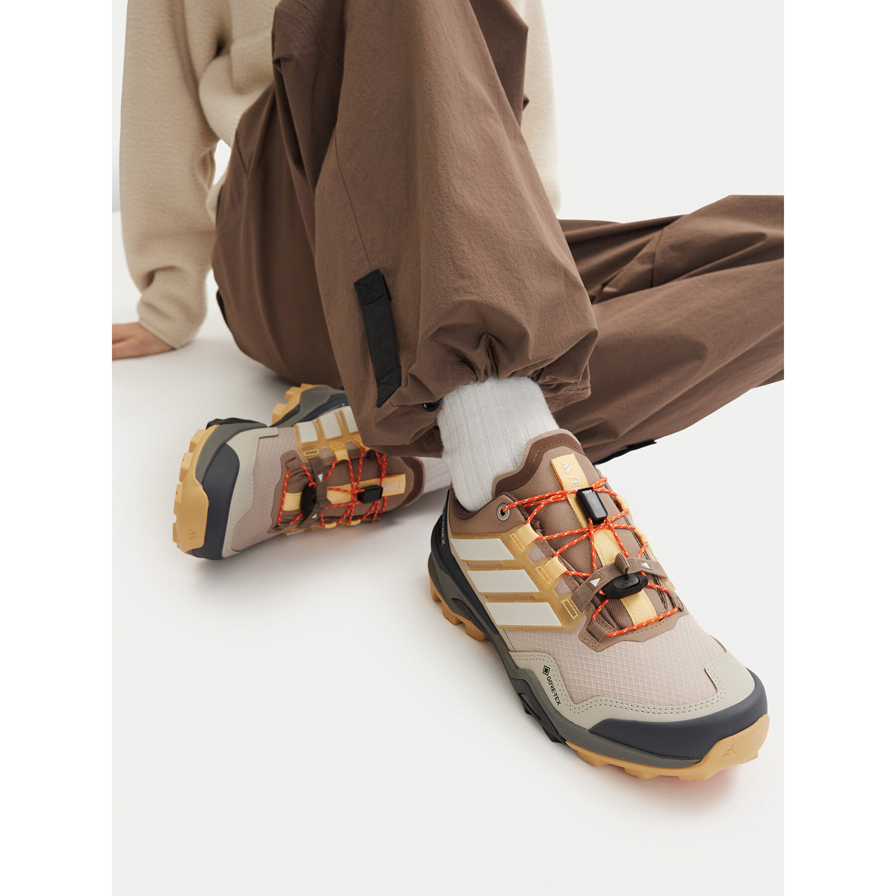 Trekking čevlji adidas Terrex Skychaser Gore-Tex JR3961 Bež