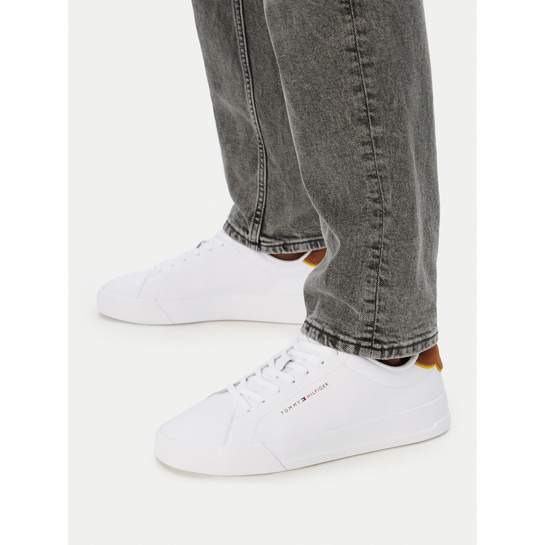 Superge Tommy Hilfiger FM0FM05367 Bela