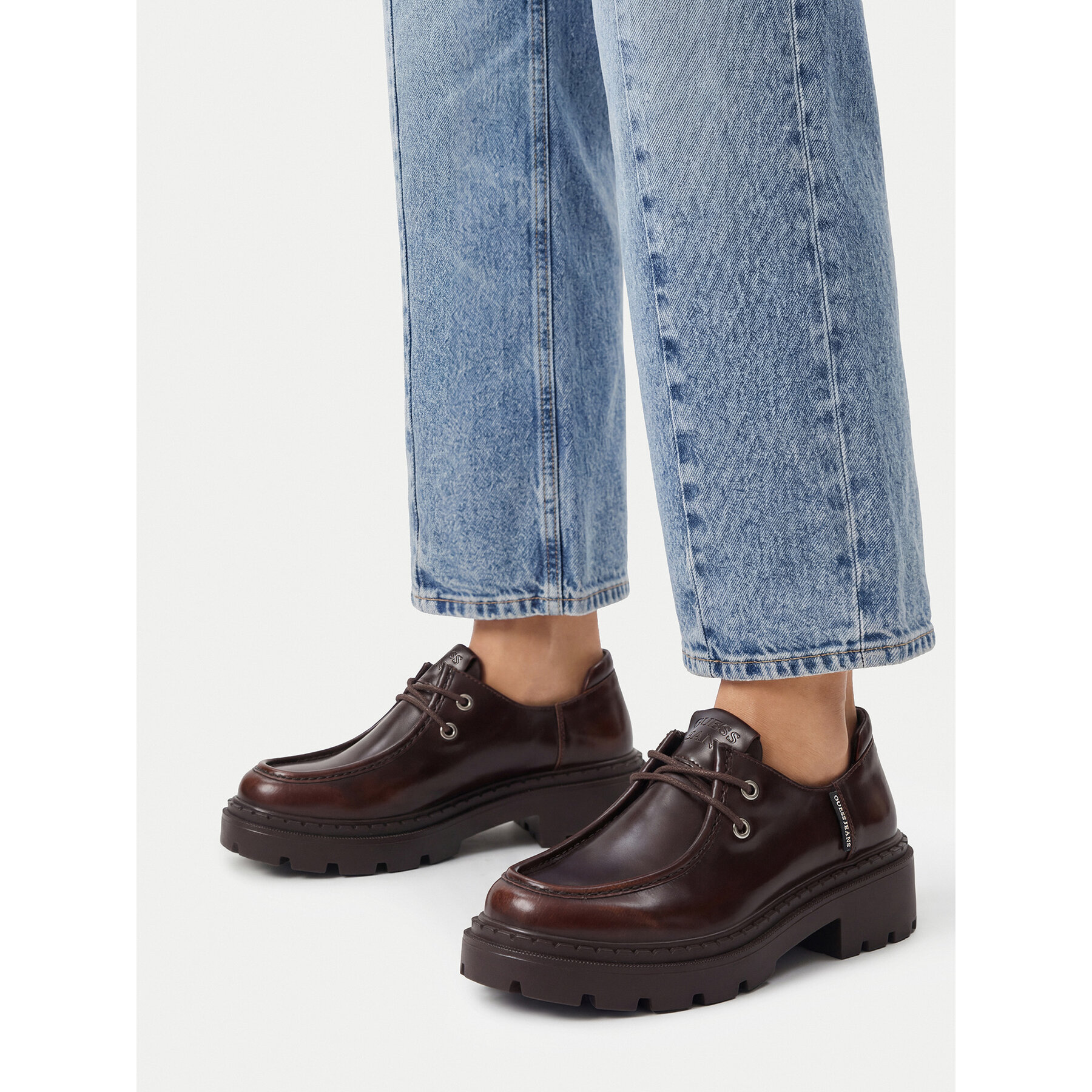 Nizki čevlji Guess Jeans CEO-HY5389S-9 Rjava