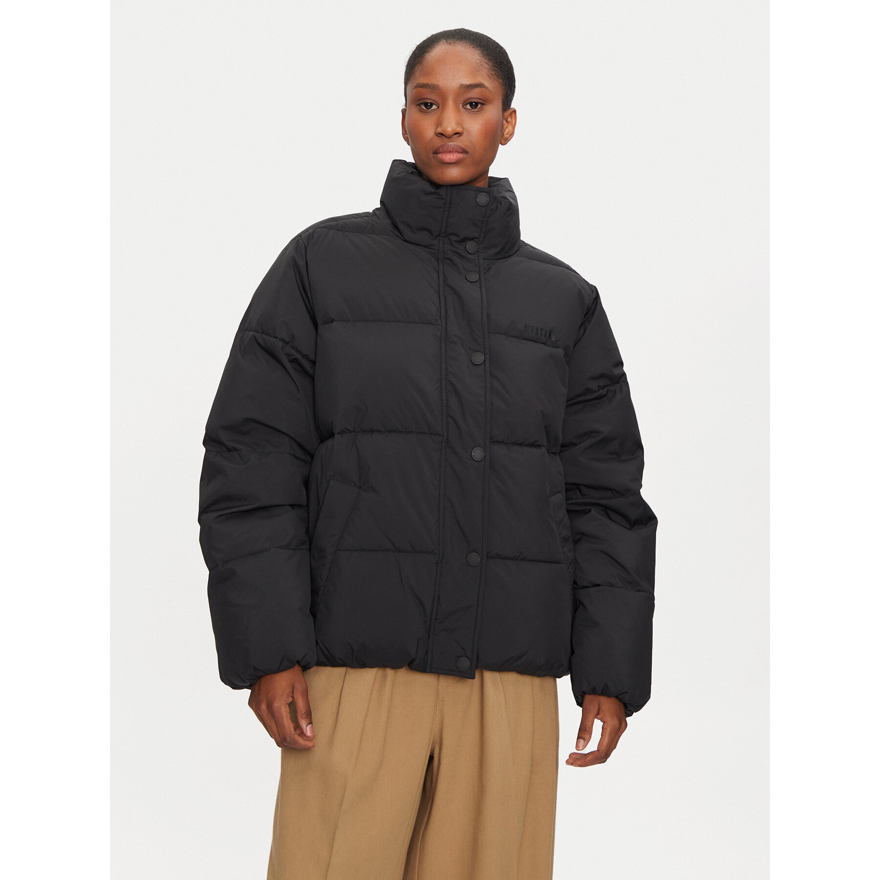 Mustang Winterjacke Gillian 1015440 Schwarz Relaxed Fit