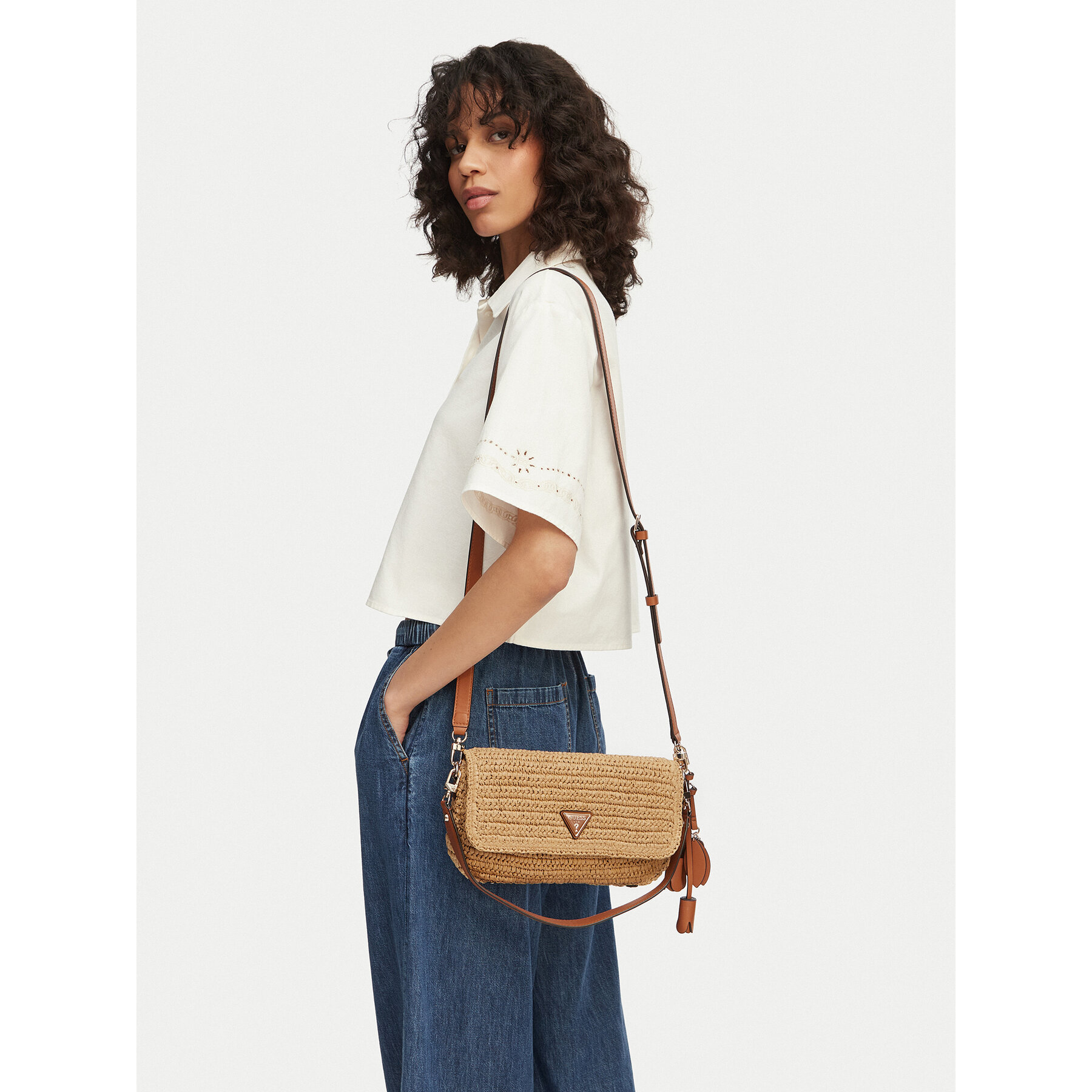 Τσάντα Guess Ofelia HWWG99 23190 Μπεζ