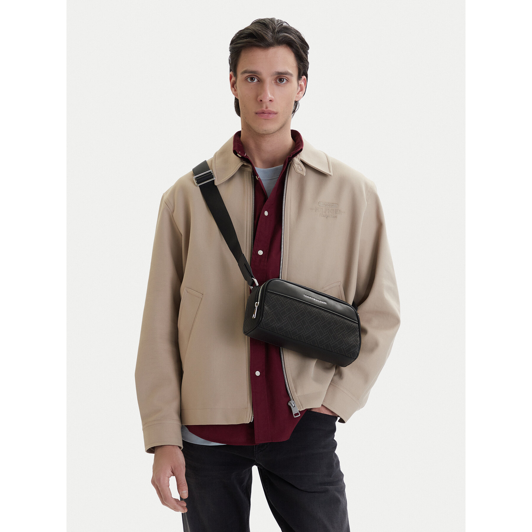 Geantă crossover Tommy Hilfiger Th Flag Monogram Camera Bag AM0AM14297 Negru