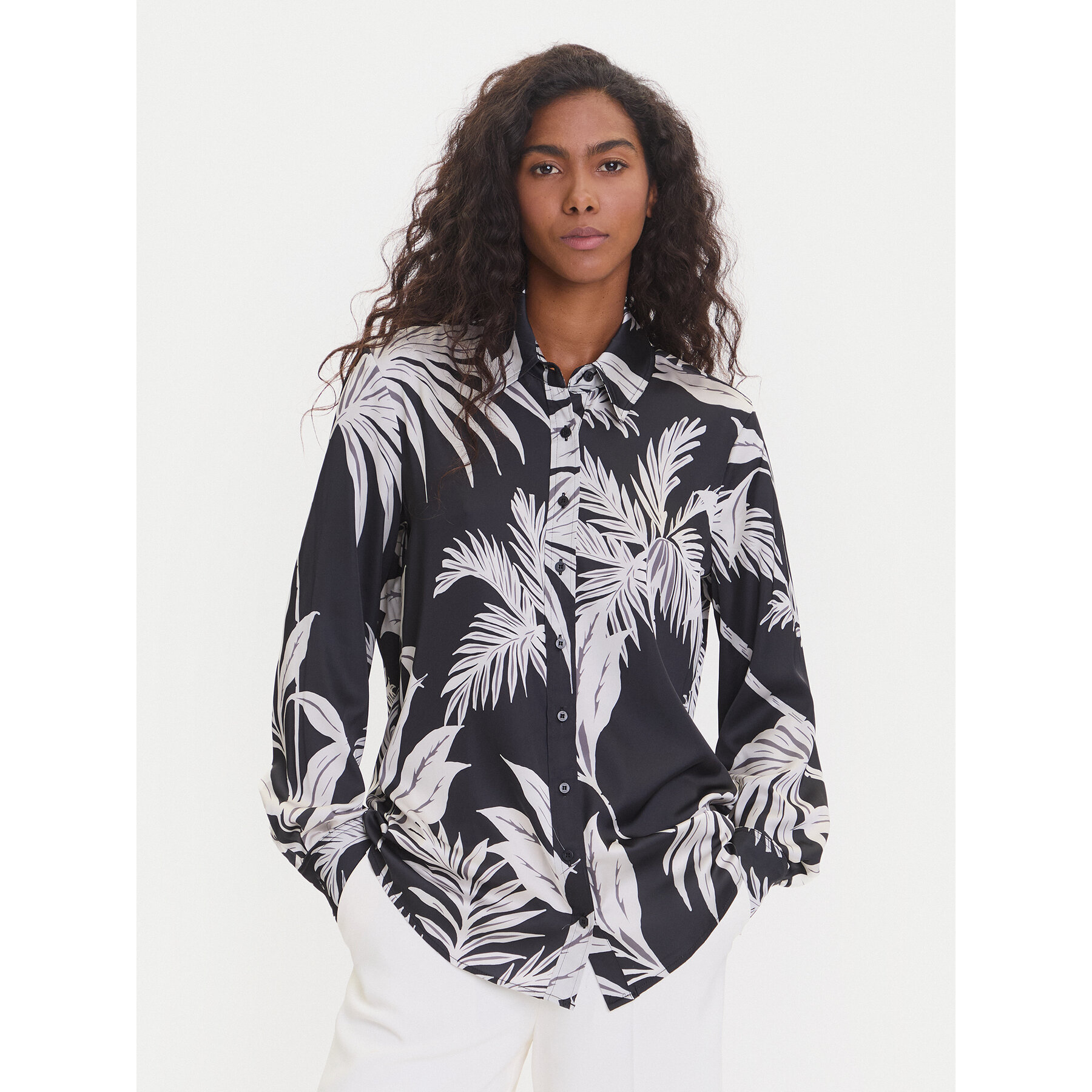 Guess Hemd W5YH03 WF1T2 Schwarz Regular Fit