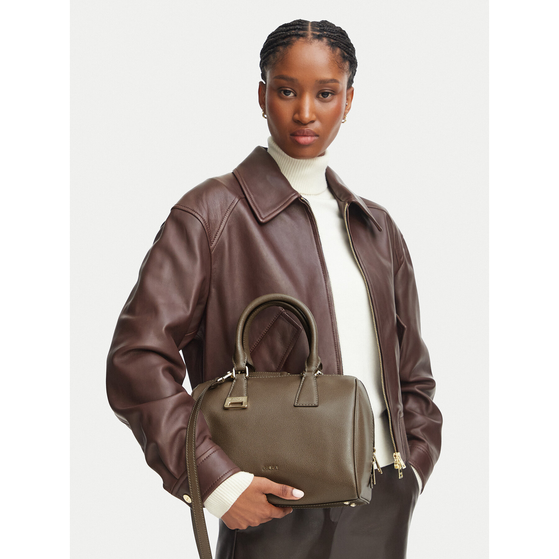 Дамска чанта Furla Olivia M Boston WB02148 A.0023 4903S Тъмнобежов