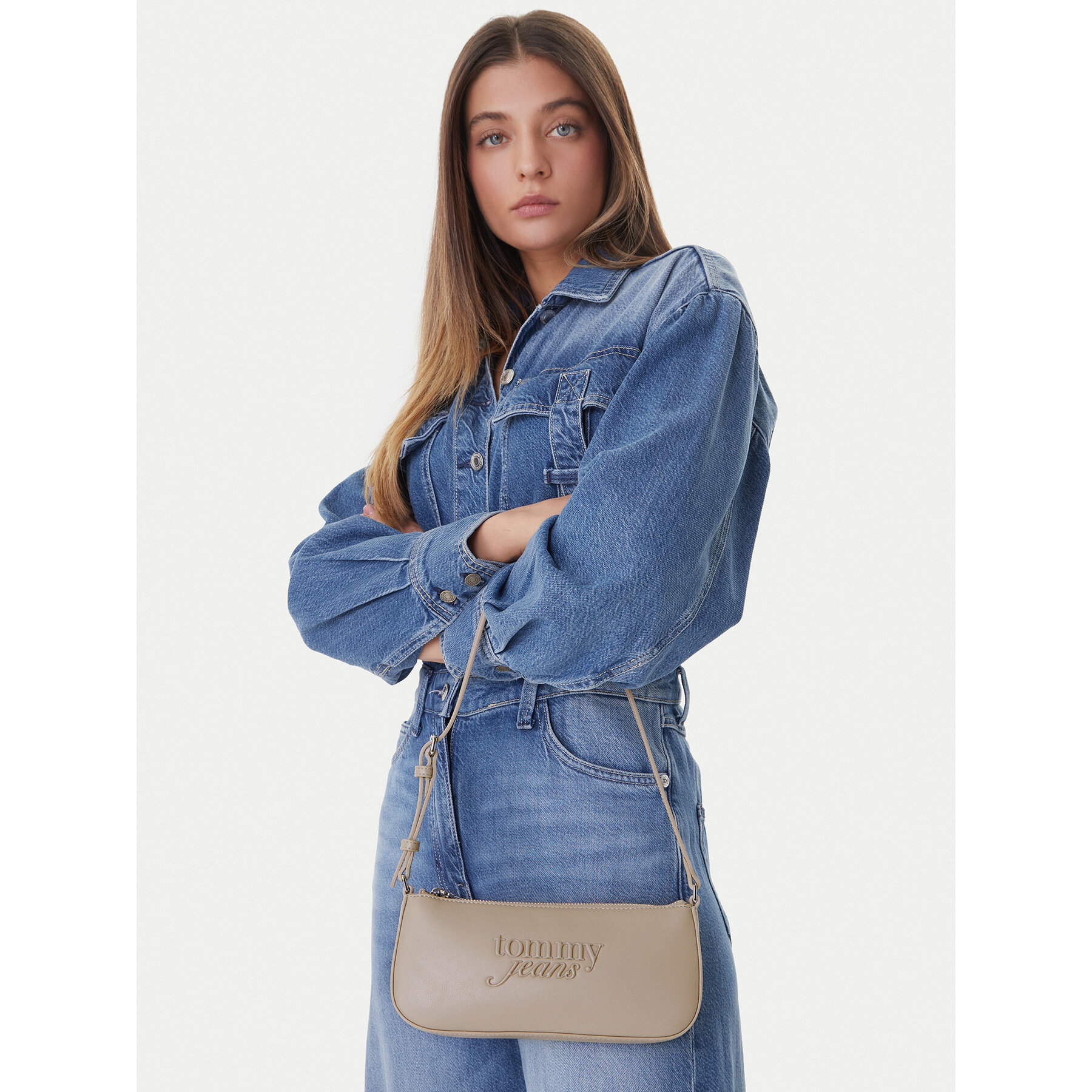 Дамска чанта Tommy Jeans Tjw Must Shoulder Bag AW0AW18449 Бежов