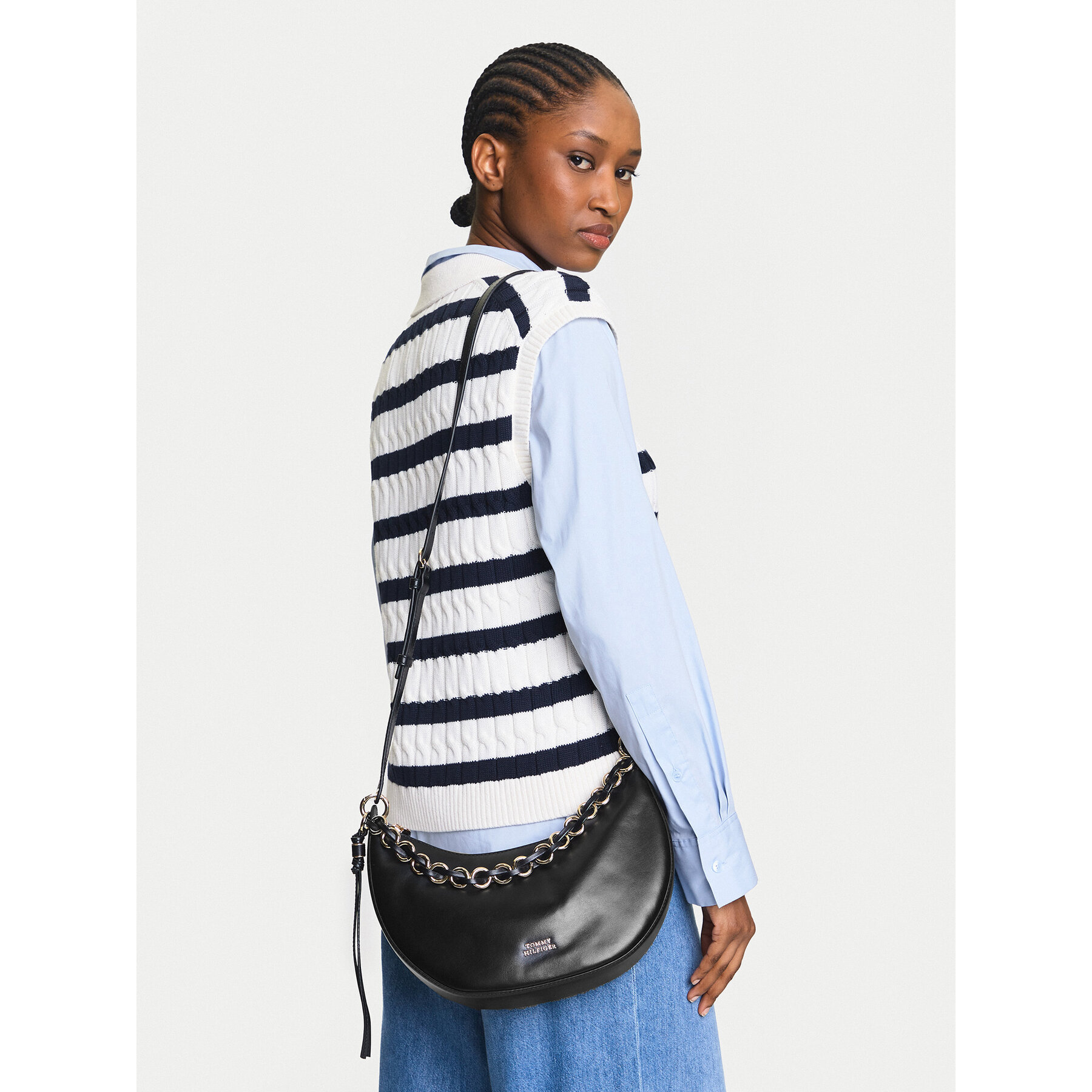 Geantă Tommy Hilfiger Moon Leather Crossover AW0AW17467 Negru