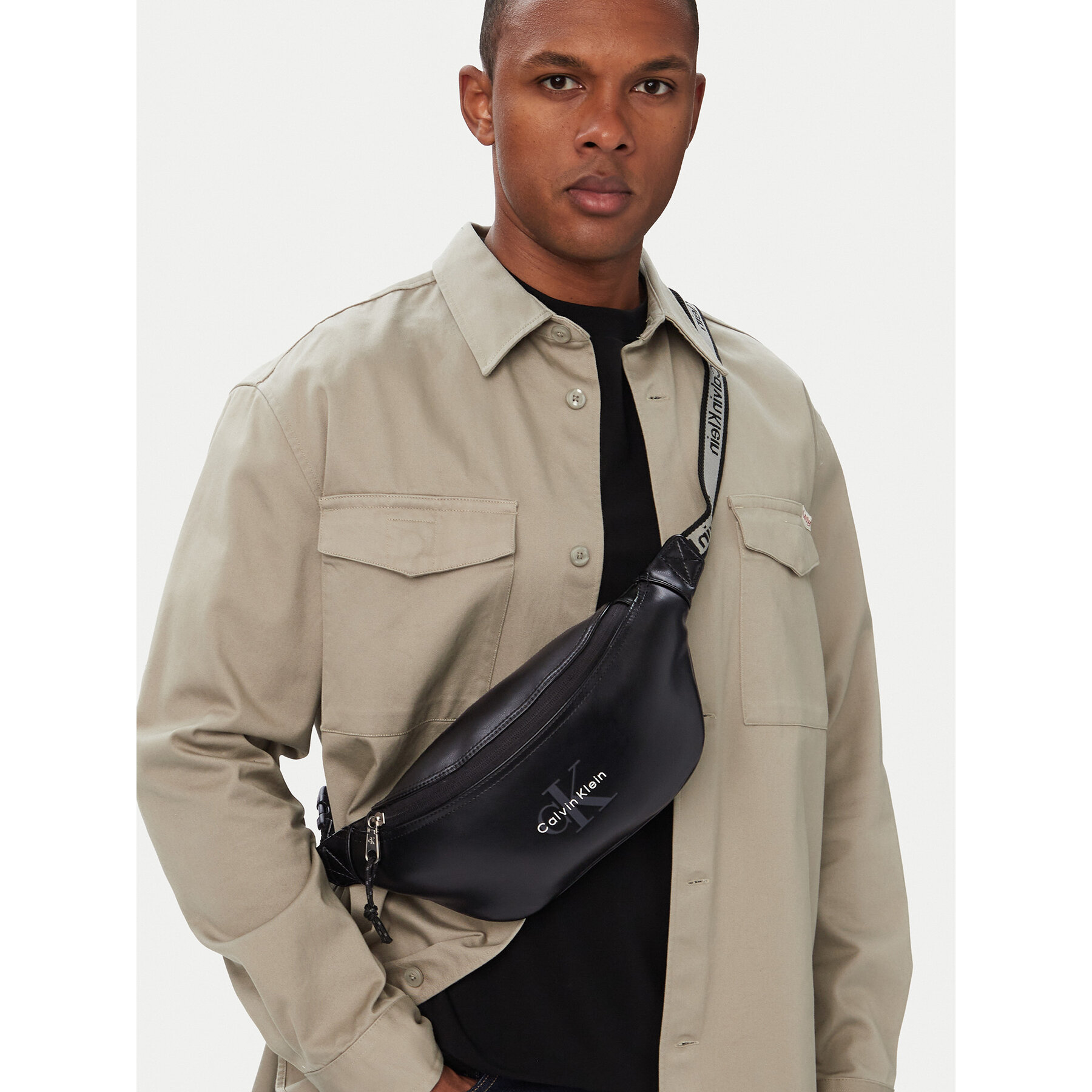 Torbica za okrog pasu﻿ Calvin Klein Bold Logo Webbing Waistbag LV04D3630G Črna