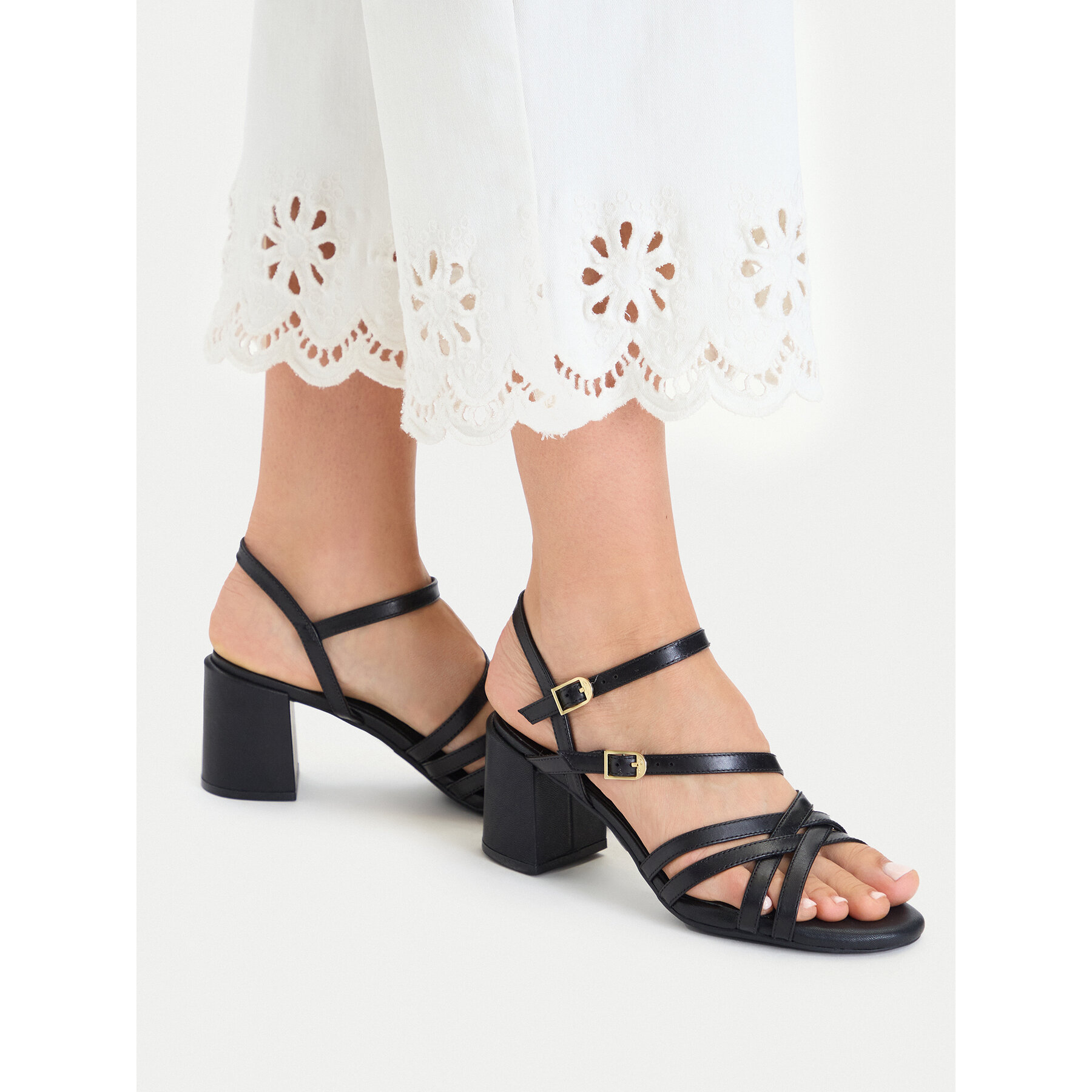 Сандали Clarks Ezoria Strap 26185893 Черен