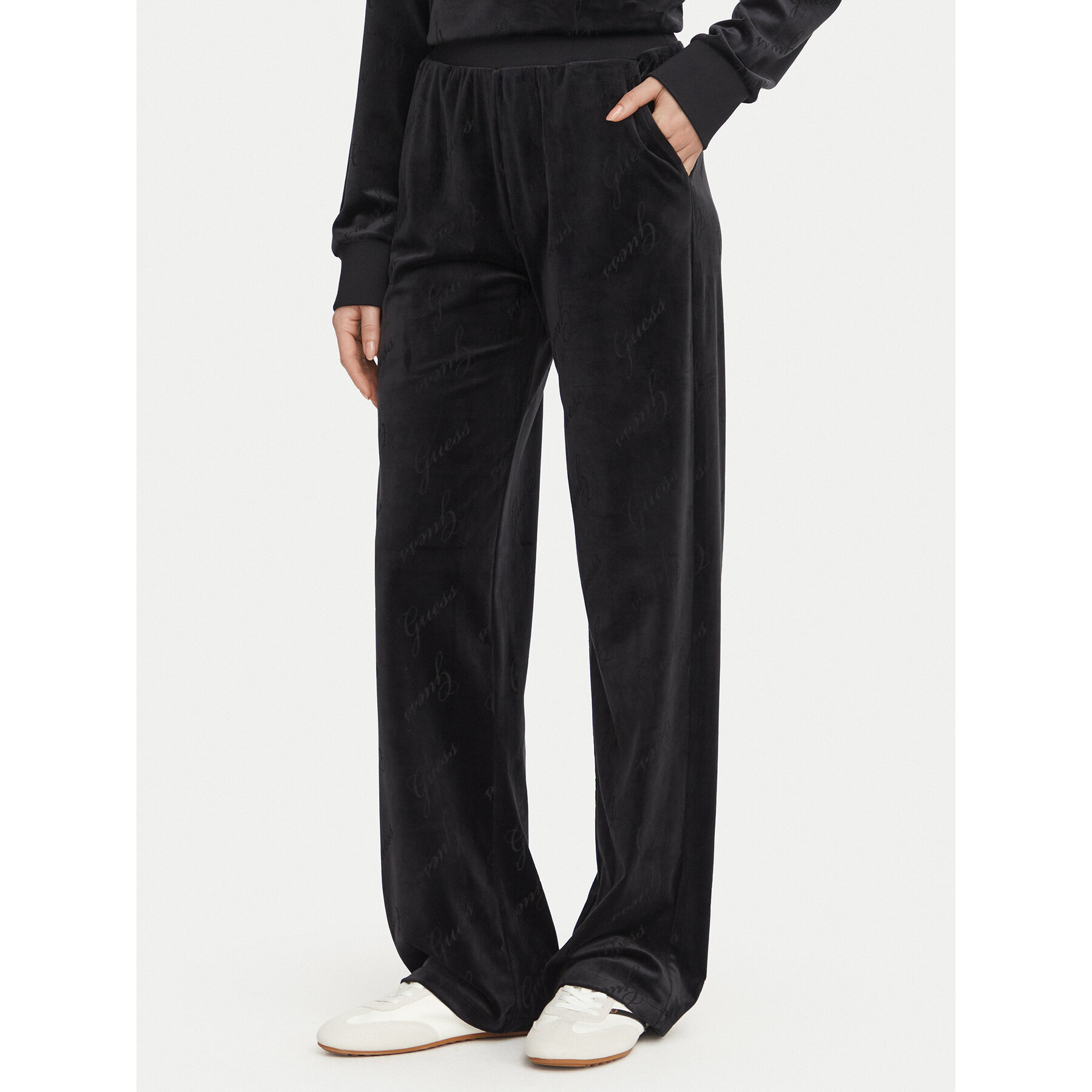 Guess Jogginghose O6BB07 K5063 Schwarz Regular Fit