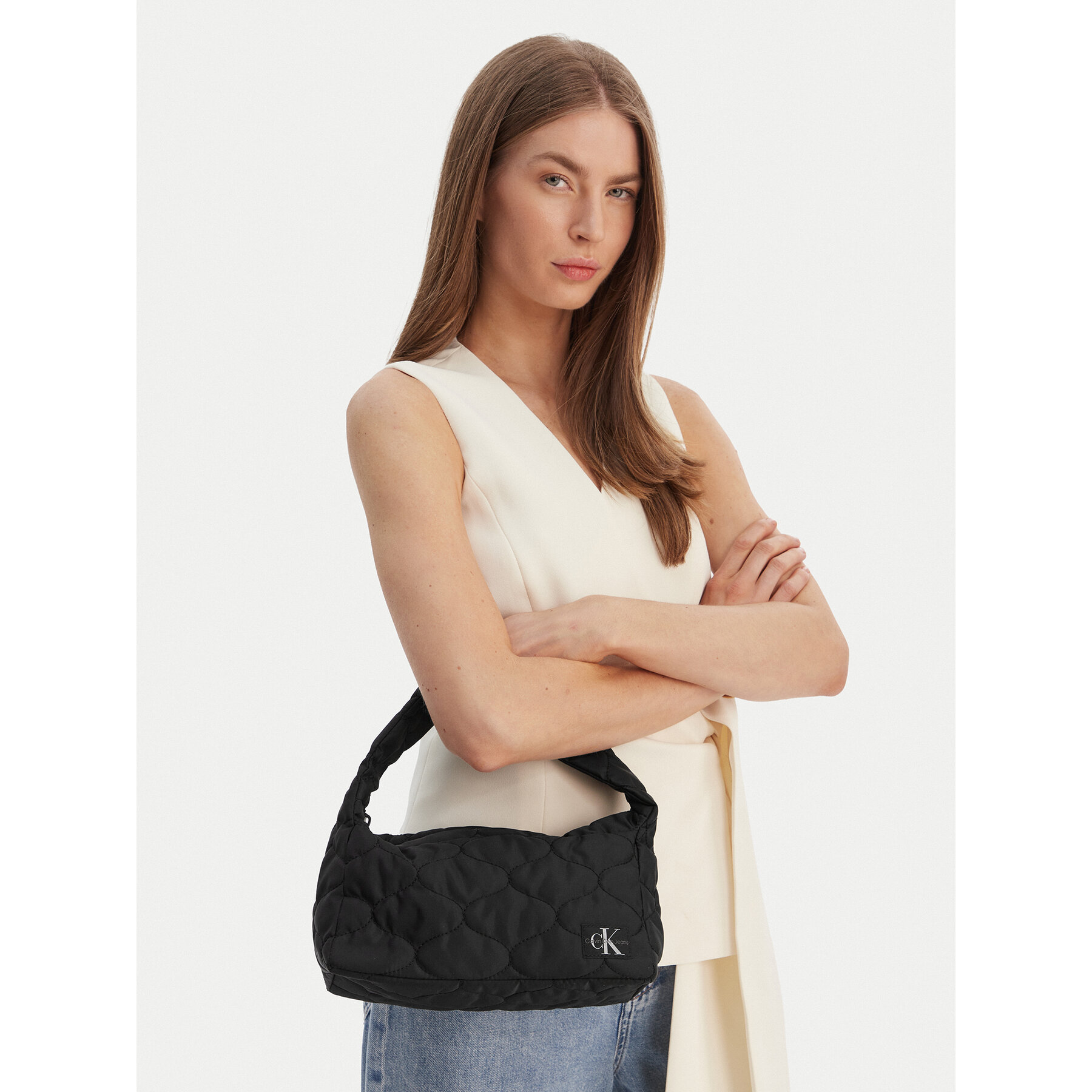 Táska Calvin Klein Quilted Shoulder Bag IU0IU00724 Fekete