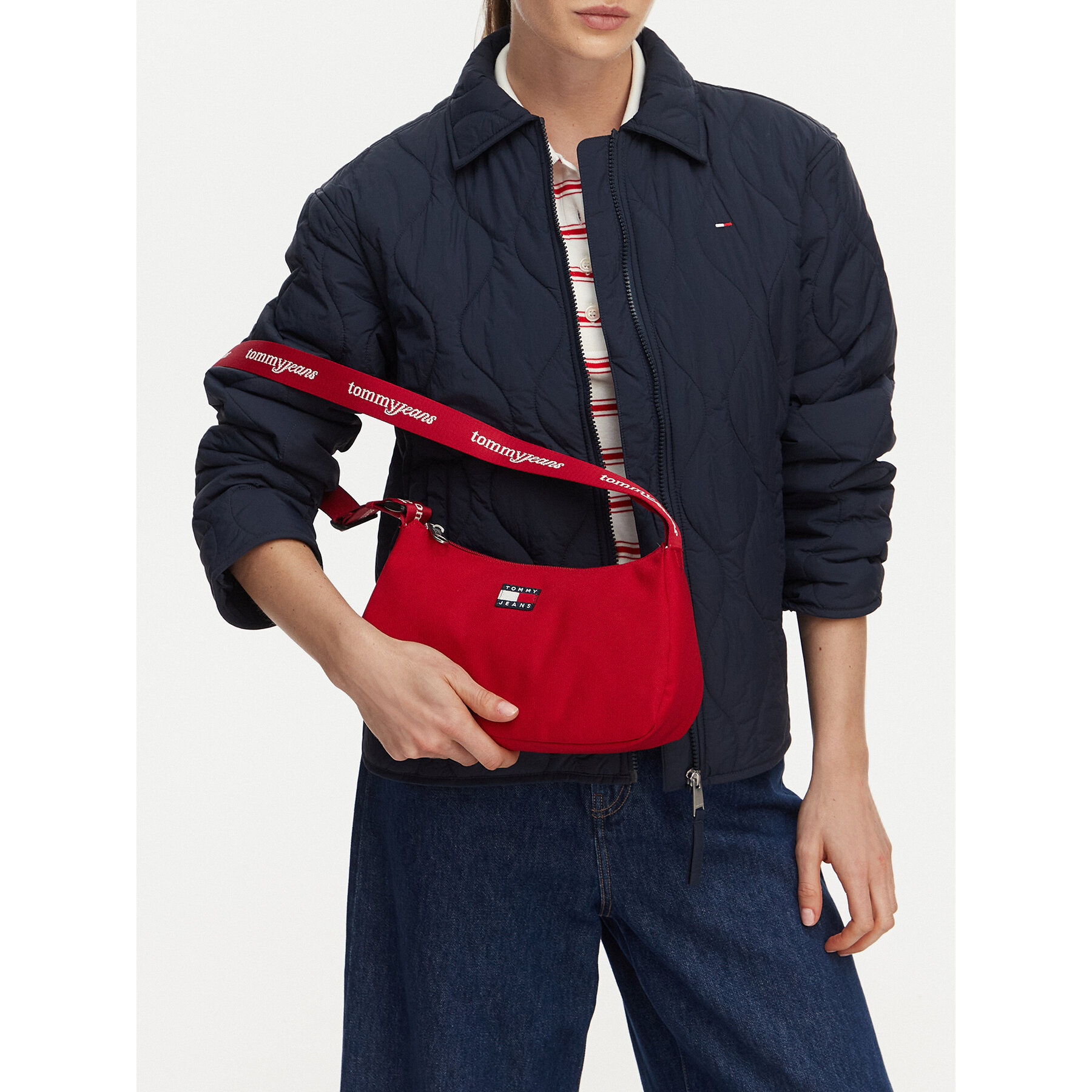 Geantă Tommy Jeans Tjw Ess Daily Shoulder Bag AW0AW18768 Roșu