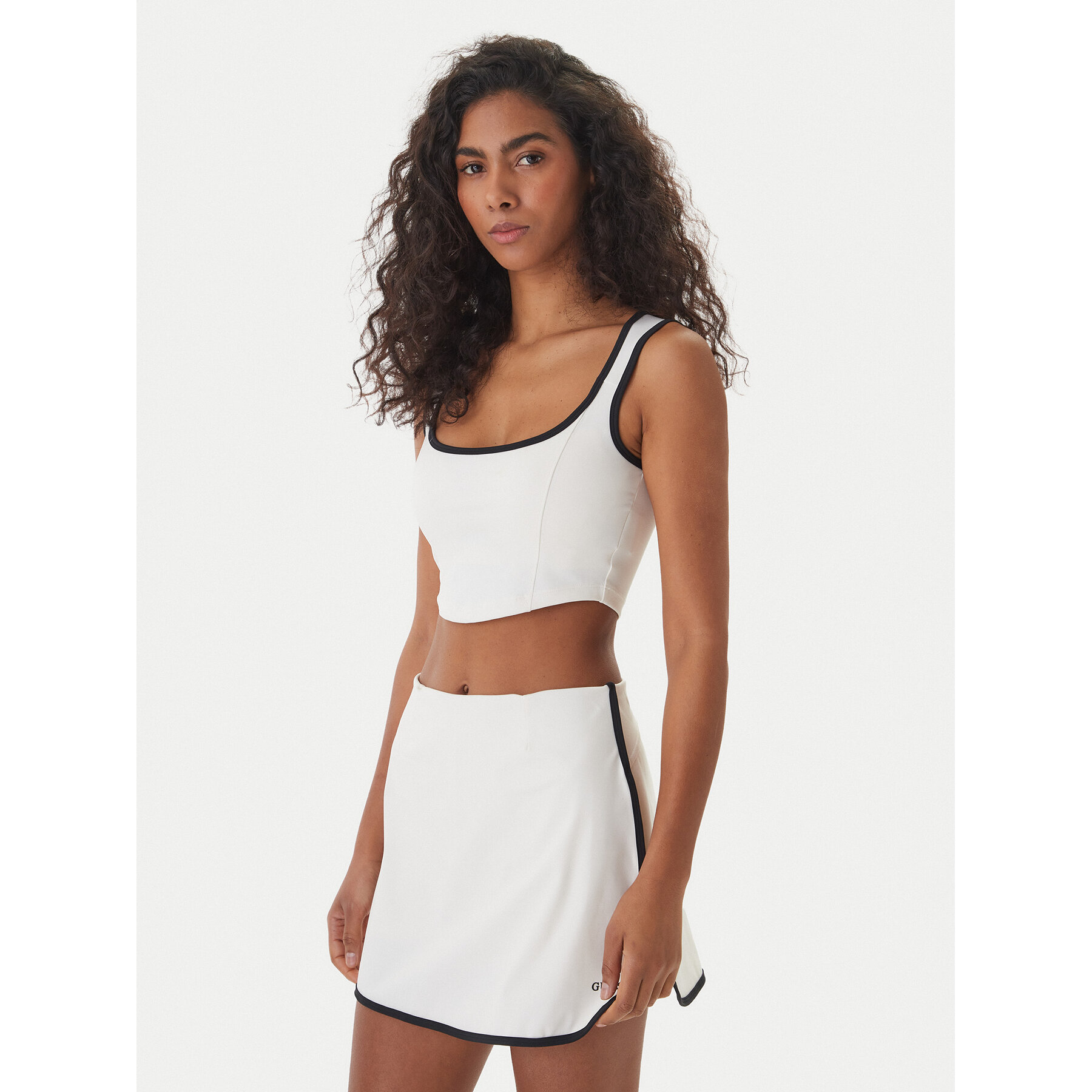 Guess Τοπ V6GP09 K2999 Εκρού Slim Fit