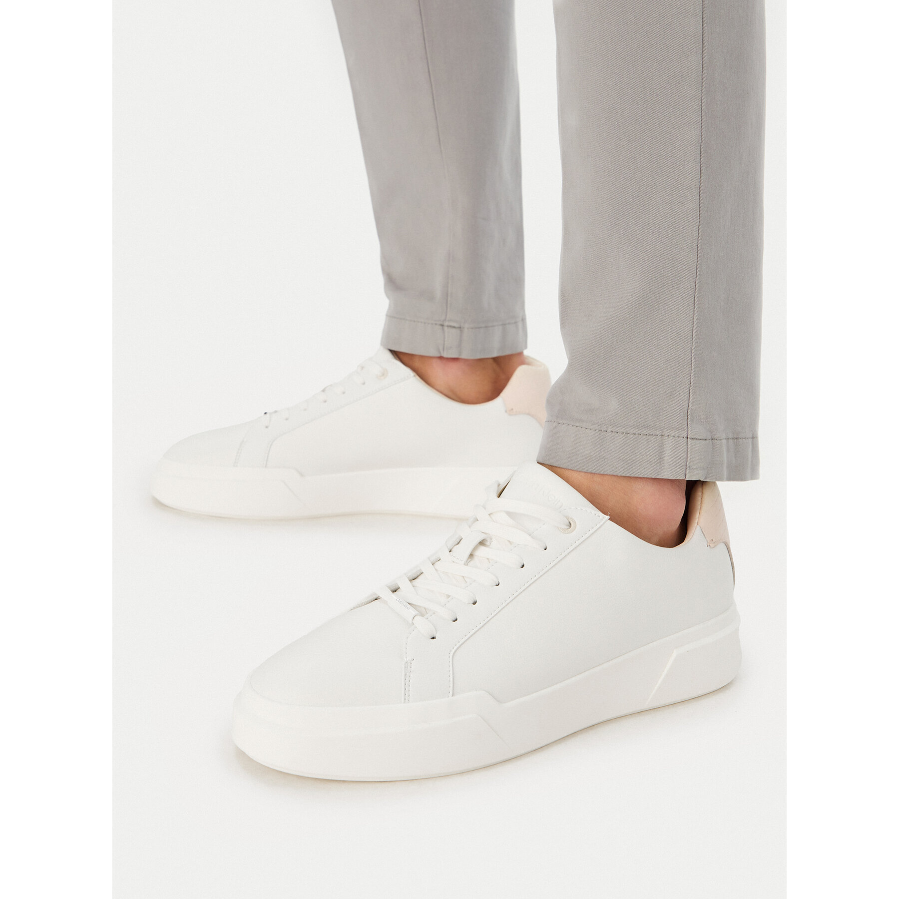 Sneakers Calvin Klein Chunky Cupsole Laceup Clean Lth HM0HM02239 Alb
