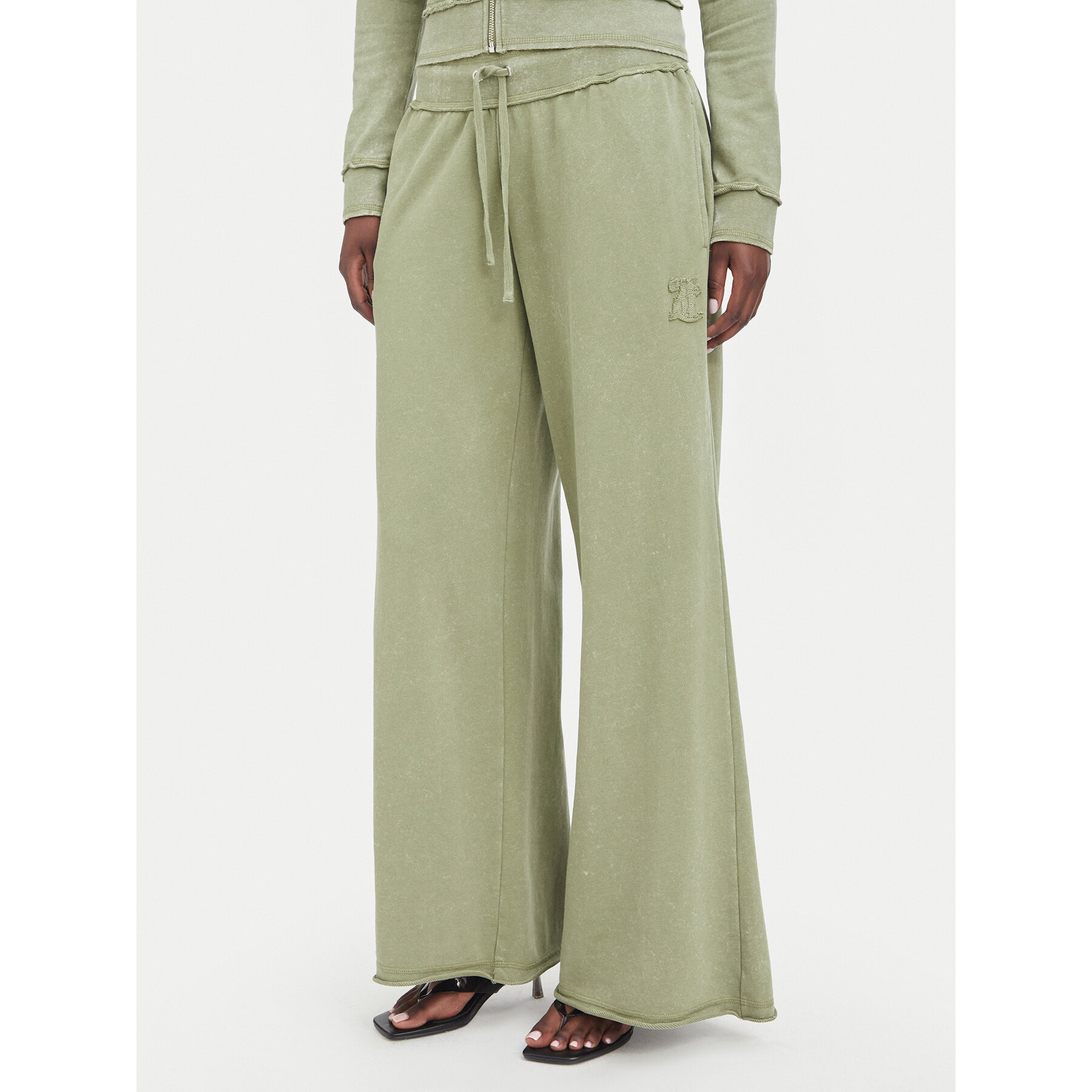 Juicy Couture Donji dio trenerke JCWBJ226321 Kaki Relaxed Fit