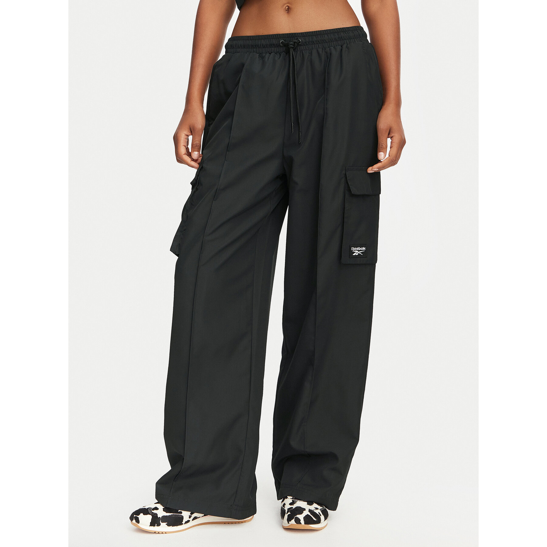 Reebok Donji dio trenerke Zosia RK25704CCW Crna Regular Fit