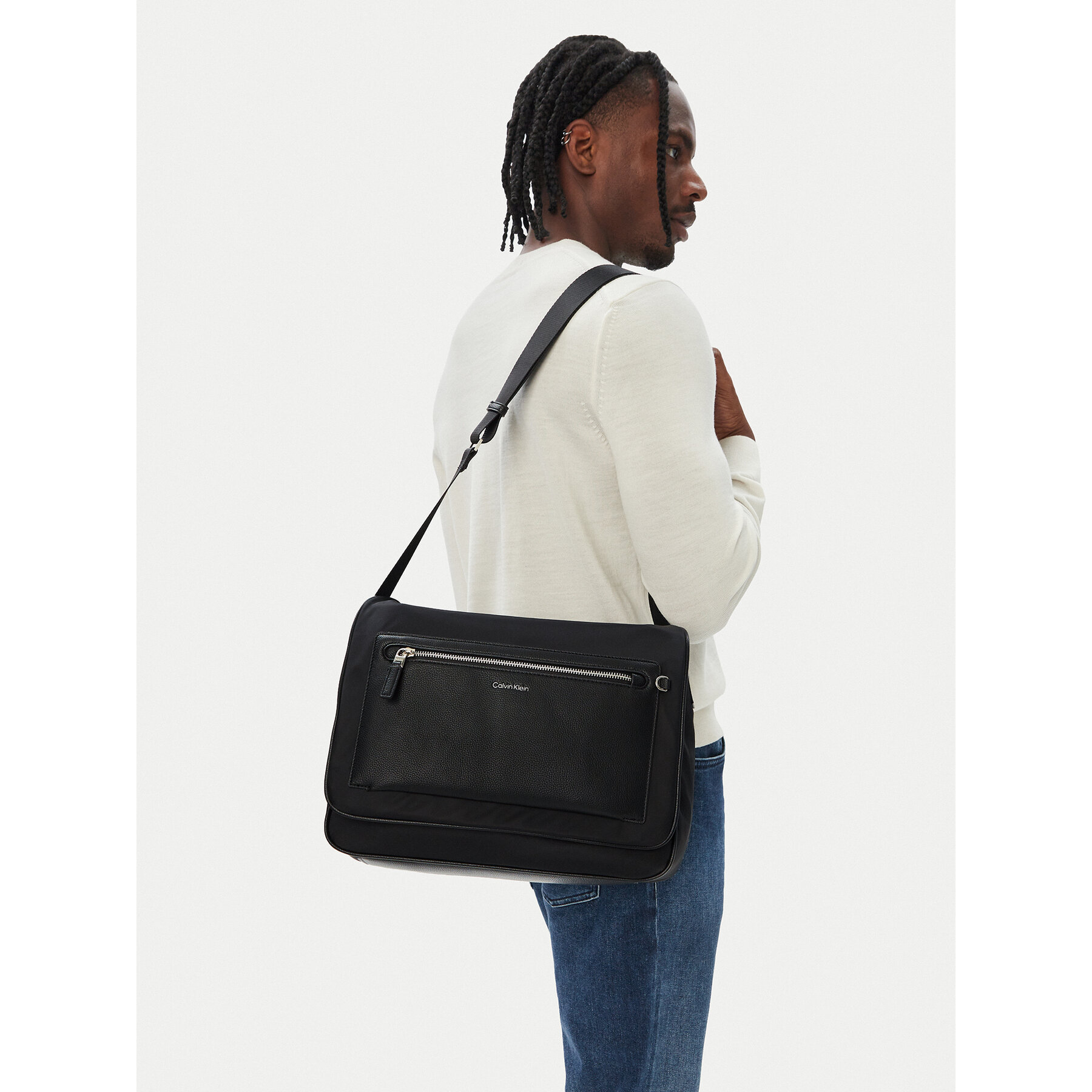 Torbica Calvin Klein Ssnl Raised Logo Flap Messenger LV04D3501G Crna