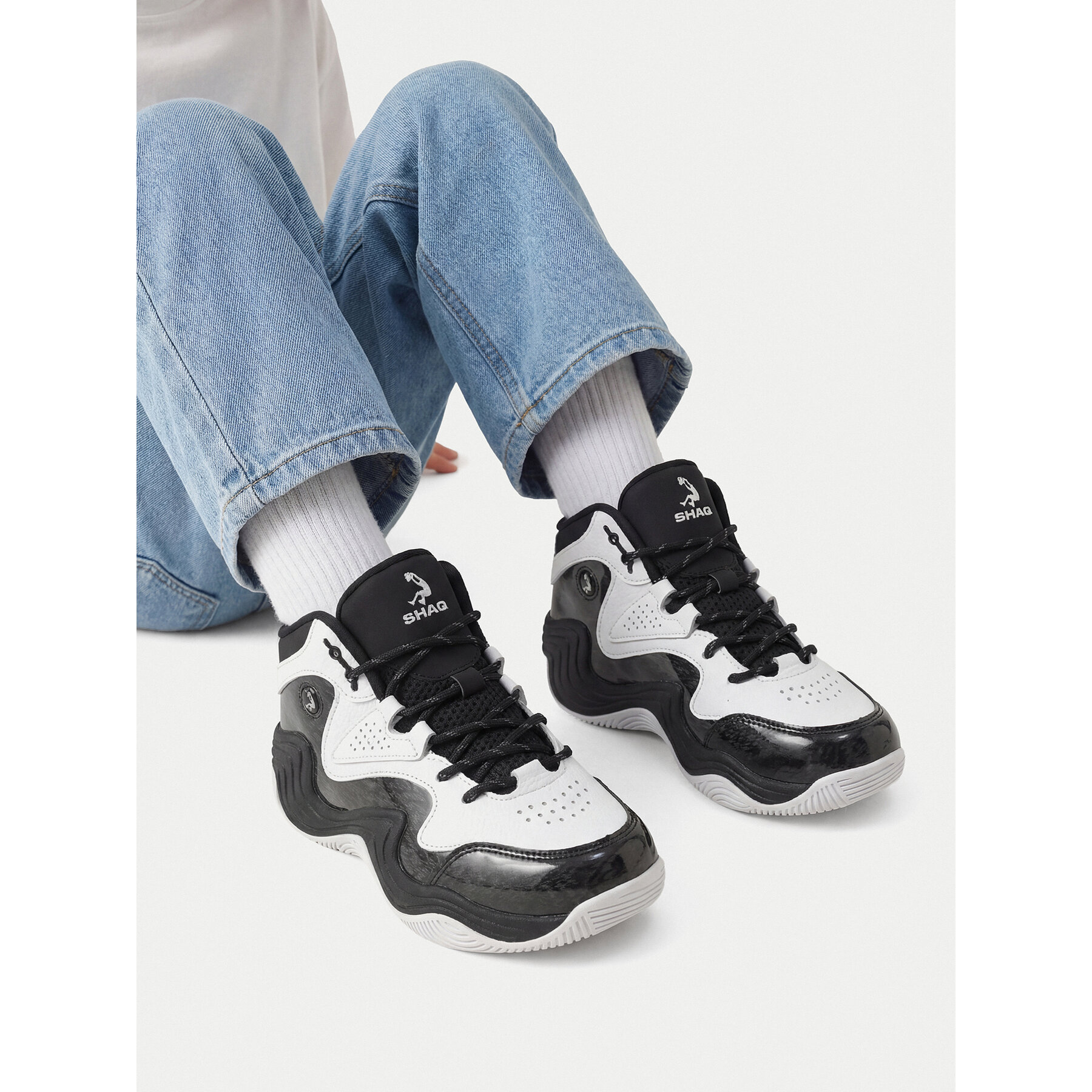 Čevlji za košarko SHAQ EO-JUGERNAUT AQ95041B-BW Bela