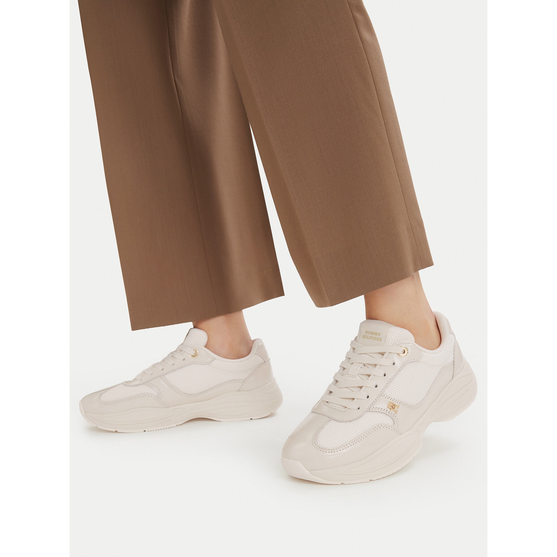 Snīkeri Tommy Hilfiger Modern Runner Shiny Leather FW0FW09413 Bēšs