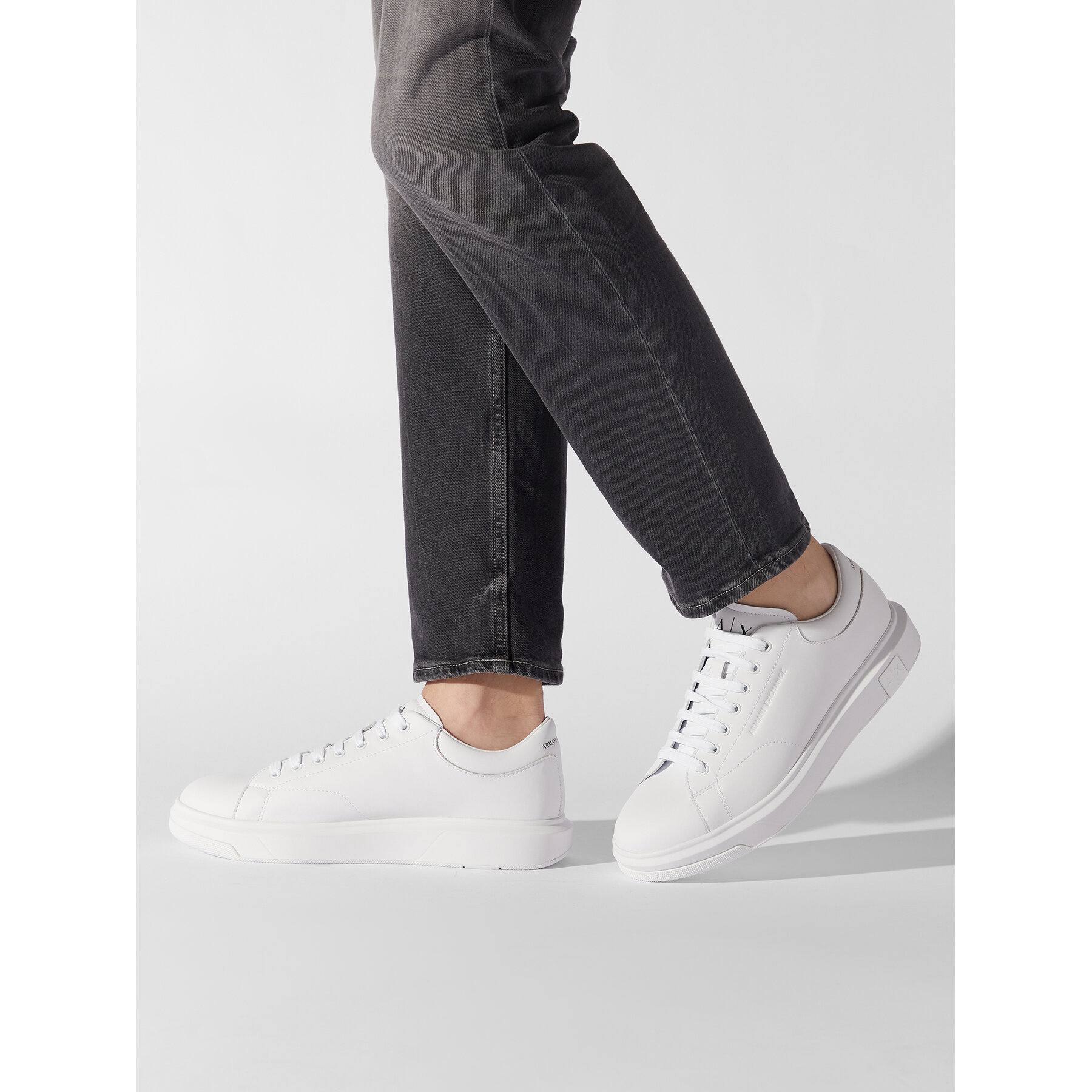 Tenisice Armani Exchange XUX123 XV534 00152 Bijela