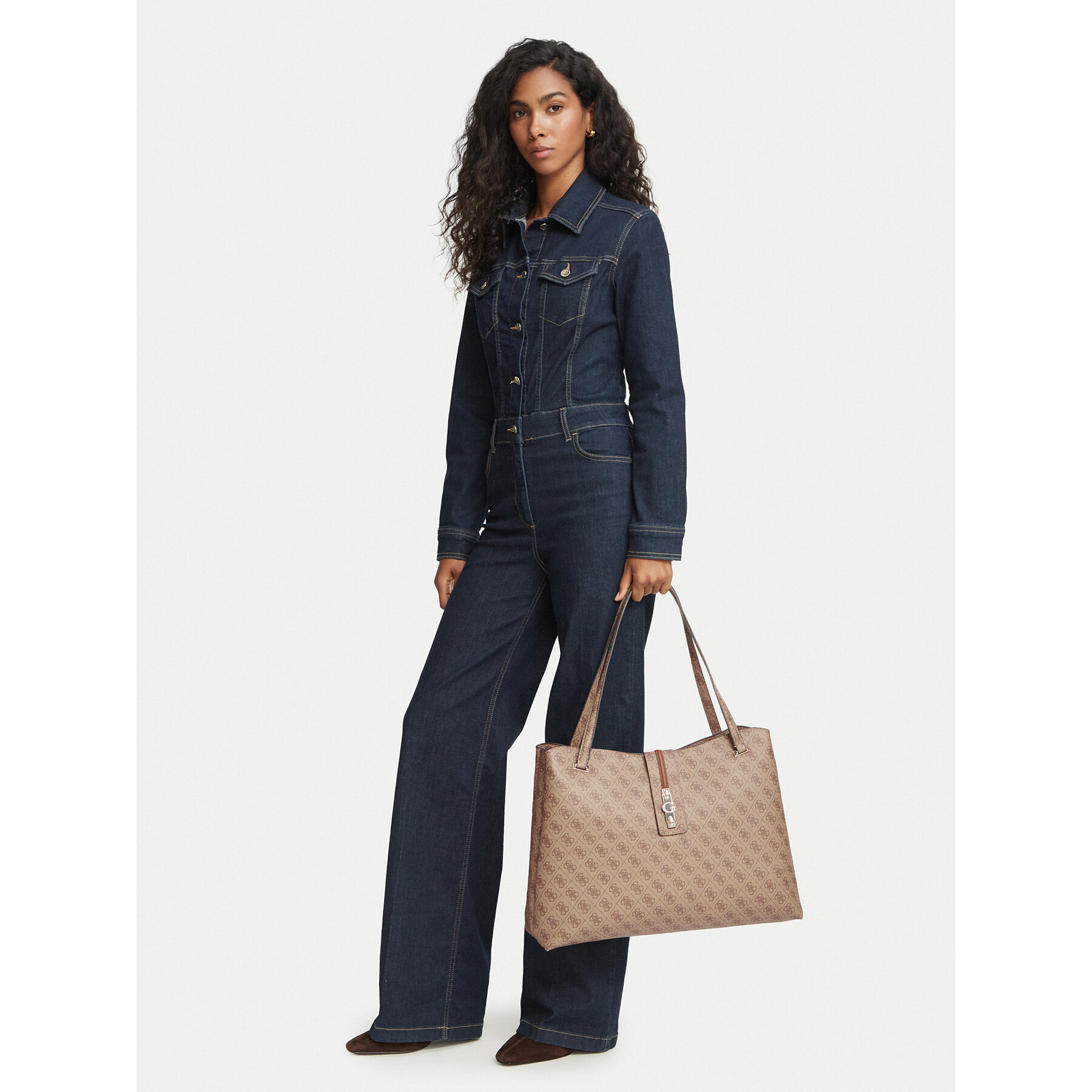 Τσάντα Guess Yvonne Logo Travel TWLB23 78024 Καφέ