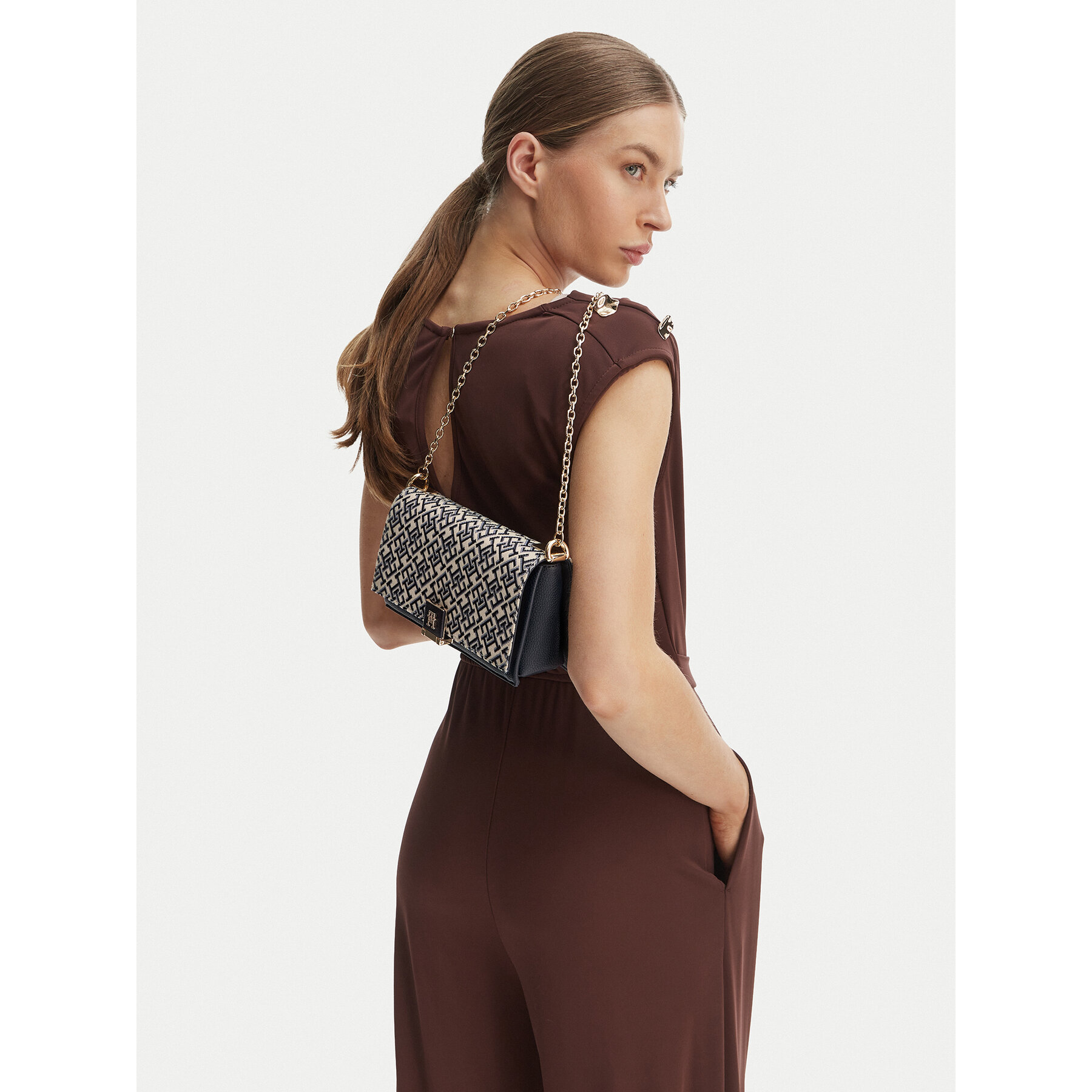 Τσάντα Tommy Hilfiger Th Her Chain Cross Jacqu AW0AW18637 Σκούρο μπλε