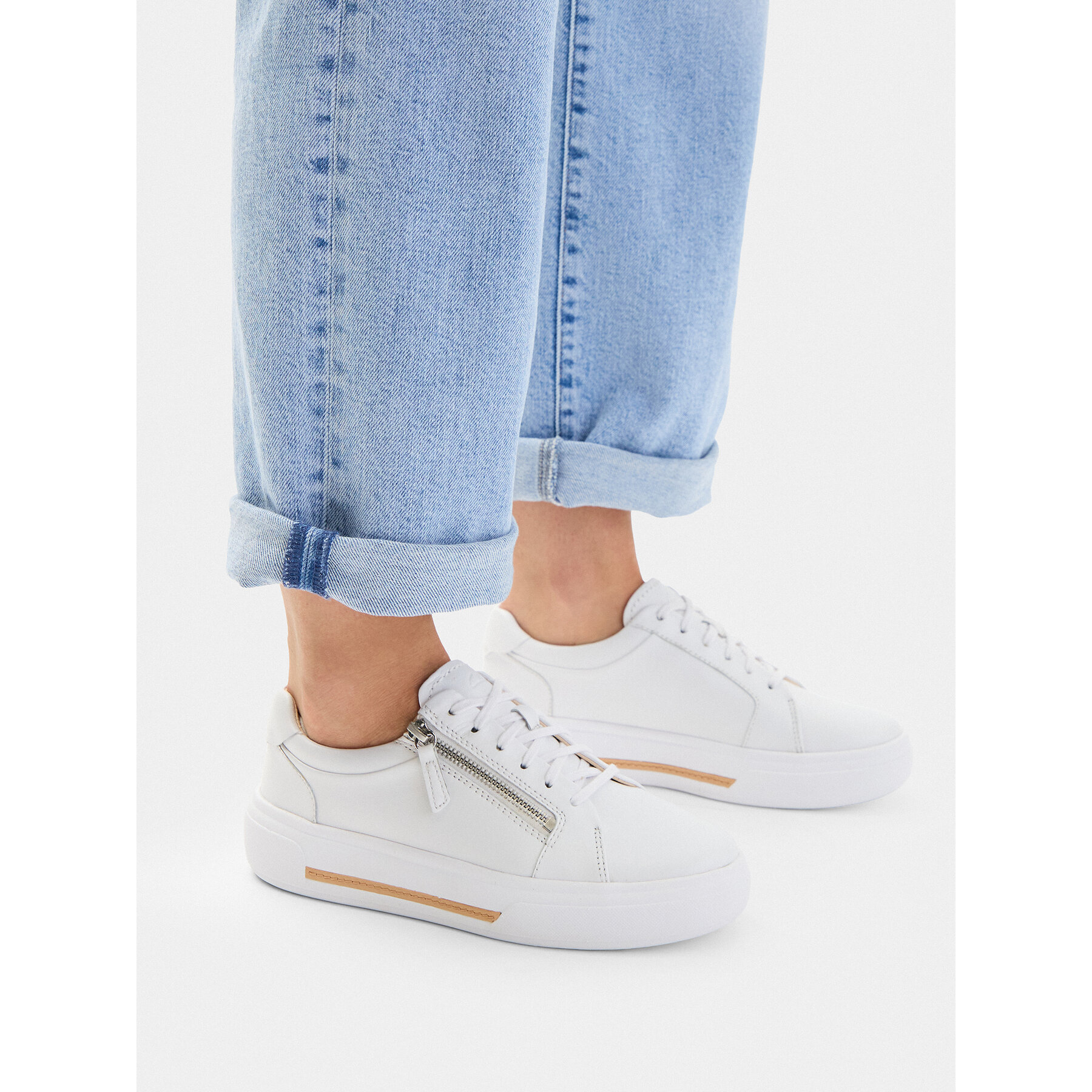 Sneakersy Clarks Hollyrose Zip 26185917 Biela