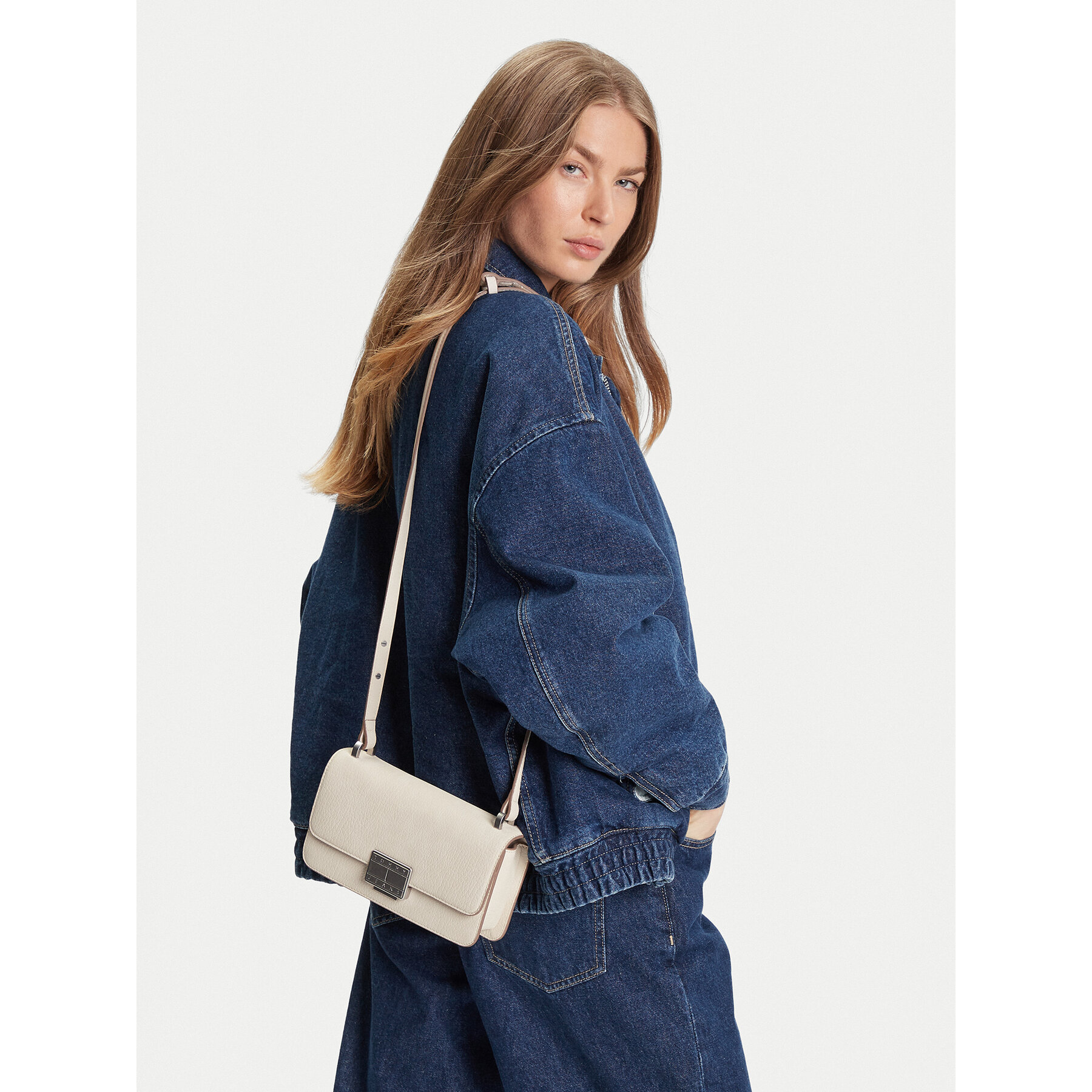 Táska Tommy Jeans Tjw Crush Crossover AW0AW17529 Ekru