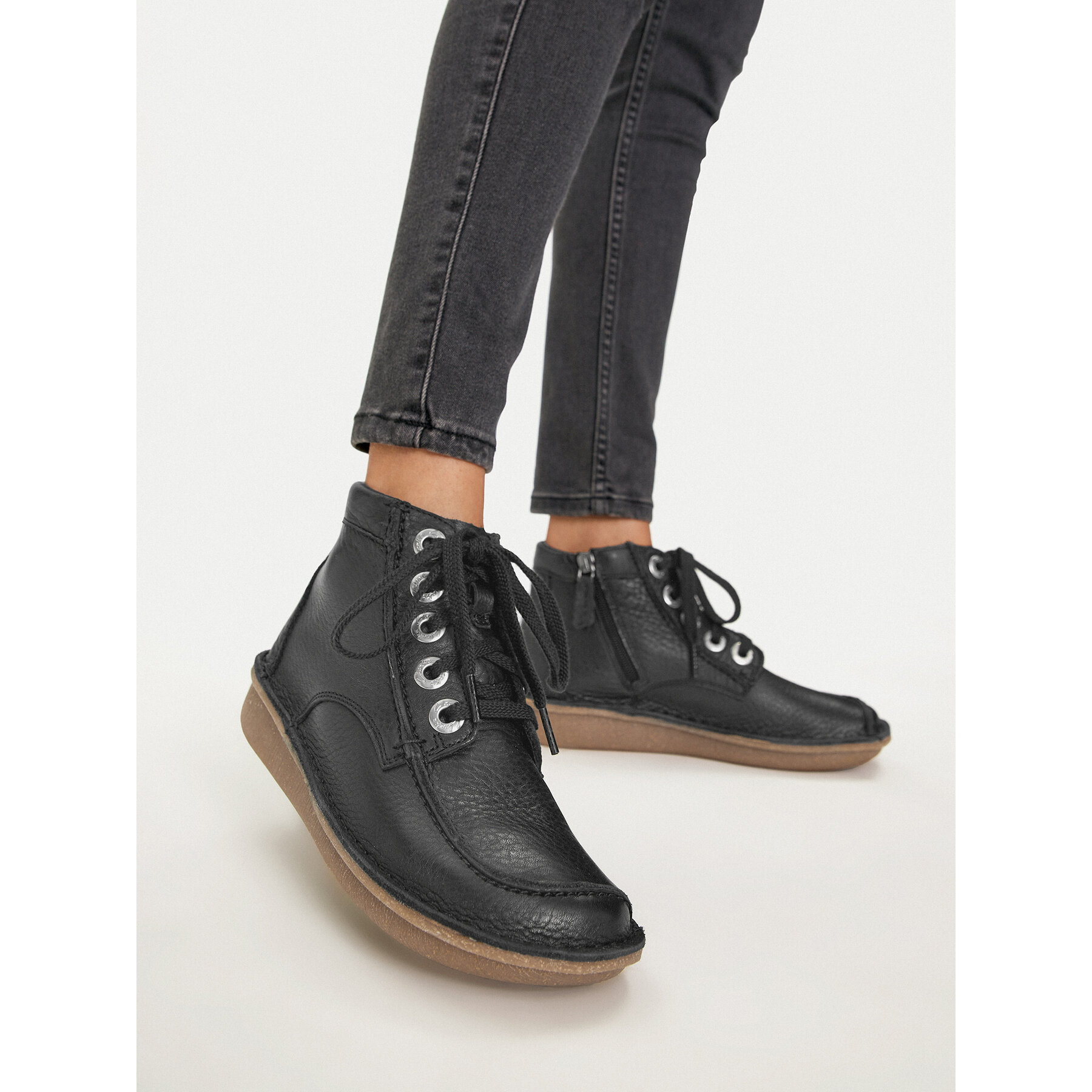 Ghete Clarks Funny Cedar 261738844 Negru
