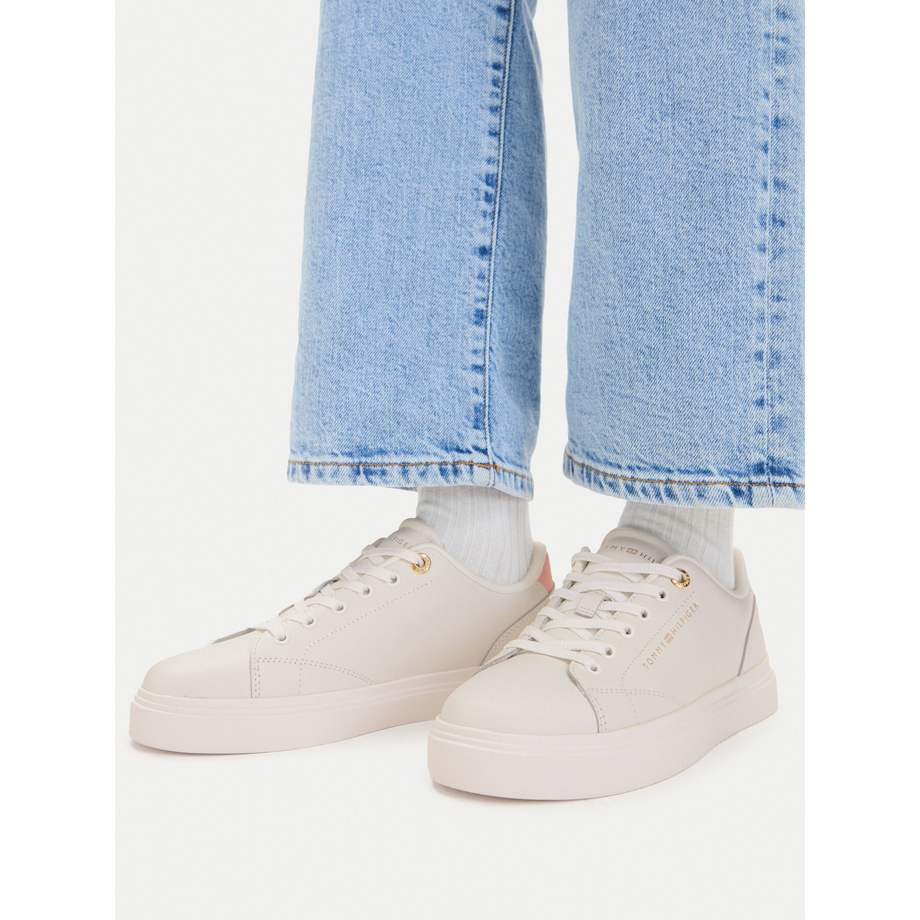 Sneakersy Tommy Hilfiger Th Chic Sneaker FW0FW09105 Krémová