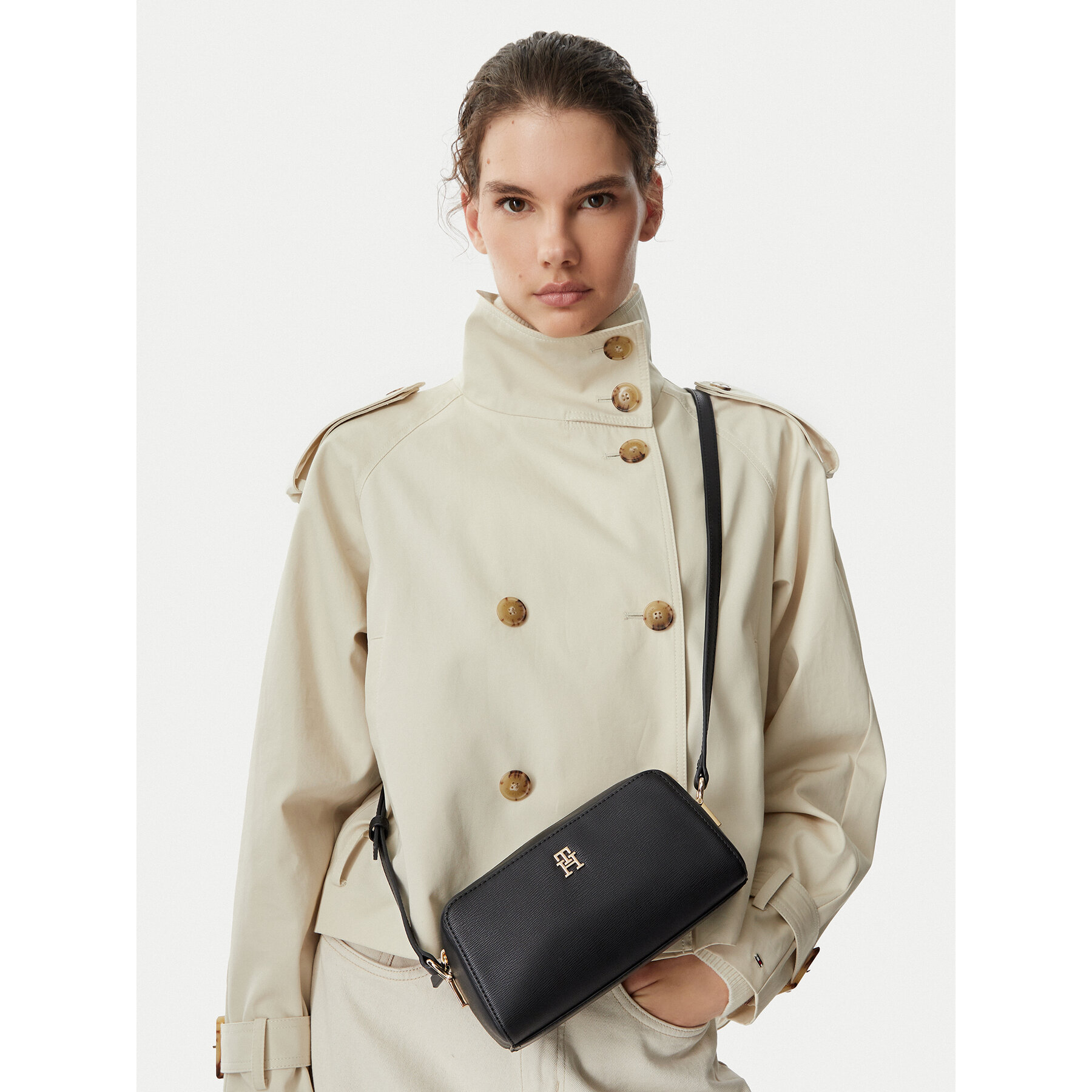 Geantă Tommy Hilfiger Th Grace Camera Bag AW0AW18863 Negru