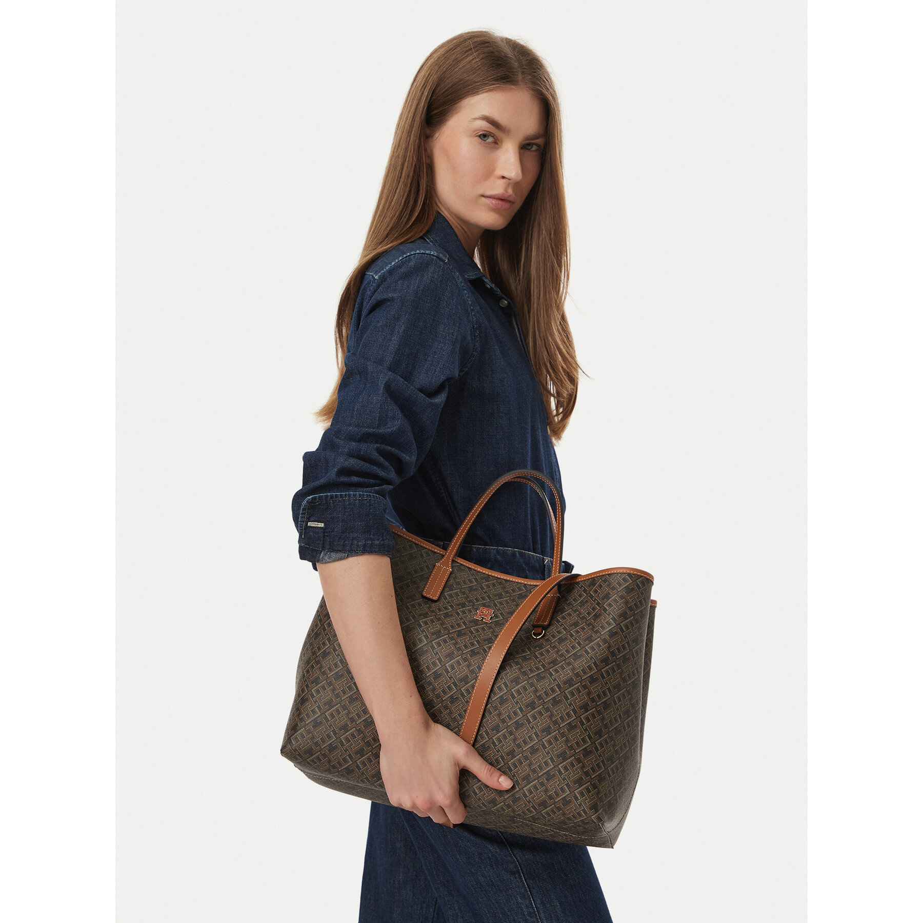 Τσάντα Tommy Hilfiger Th Monoplay Satchel AW0AW19173 Μαύρο