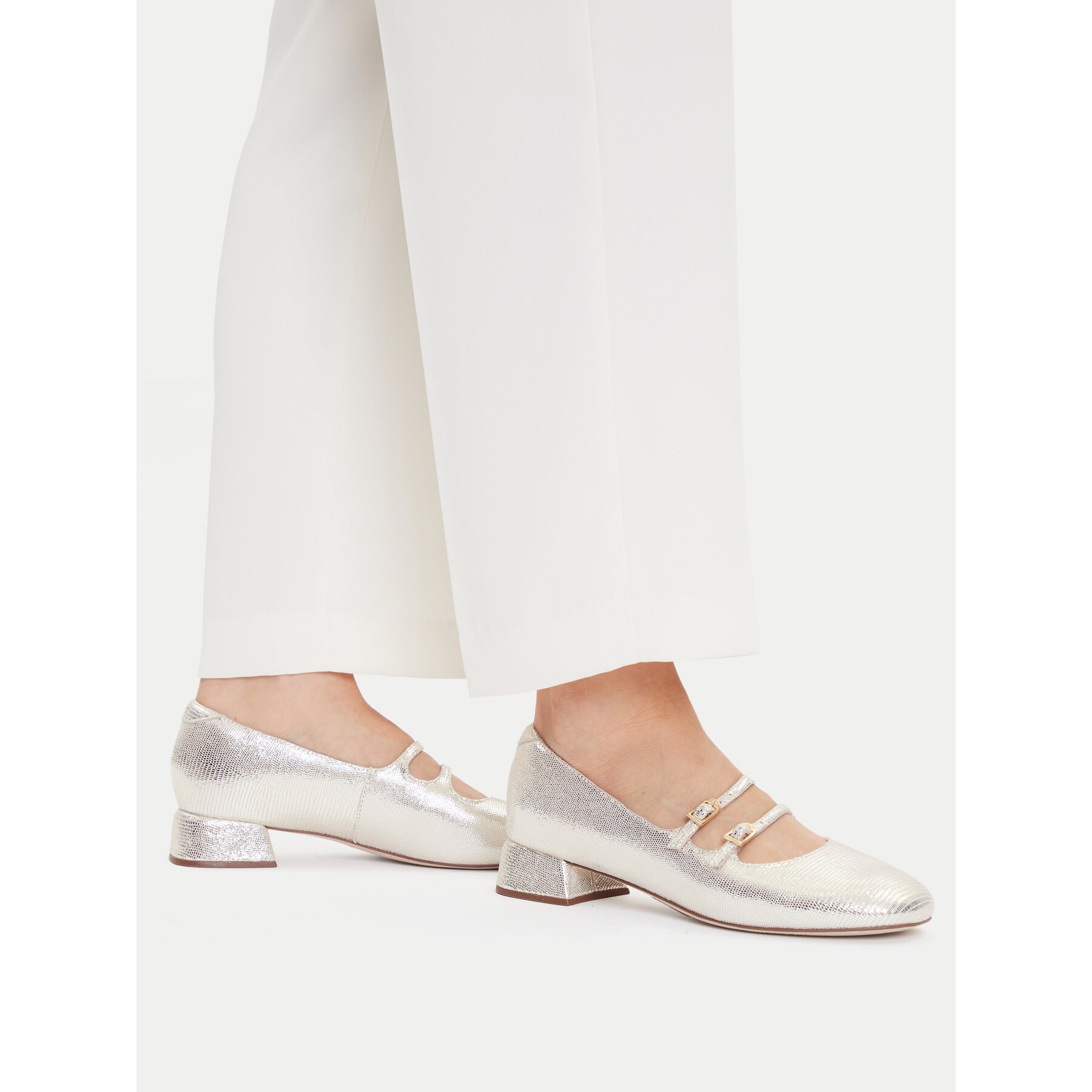 Nizki čevlji Clarks Daiss 30 26181312 Zlata