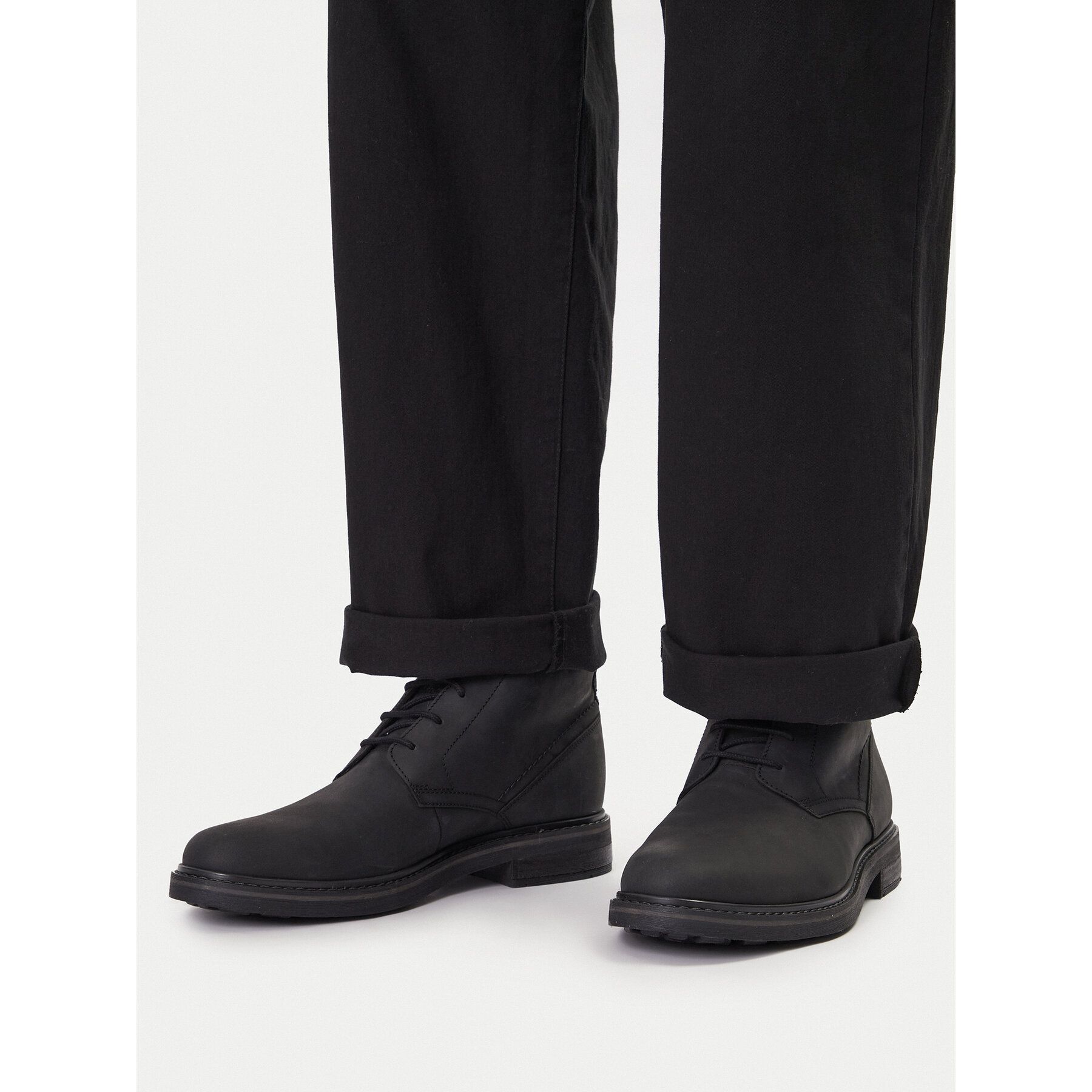 Ghete Clarks Newford Mid 26183381 Negru