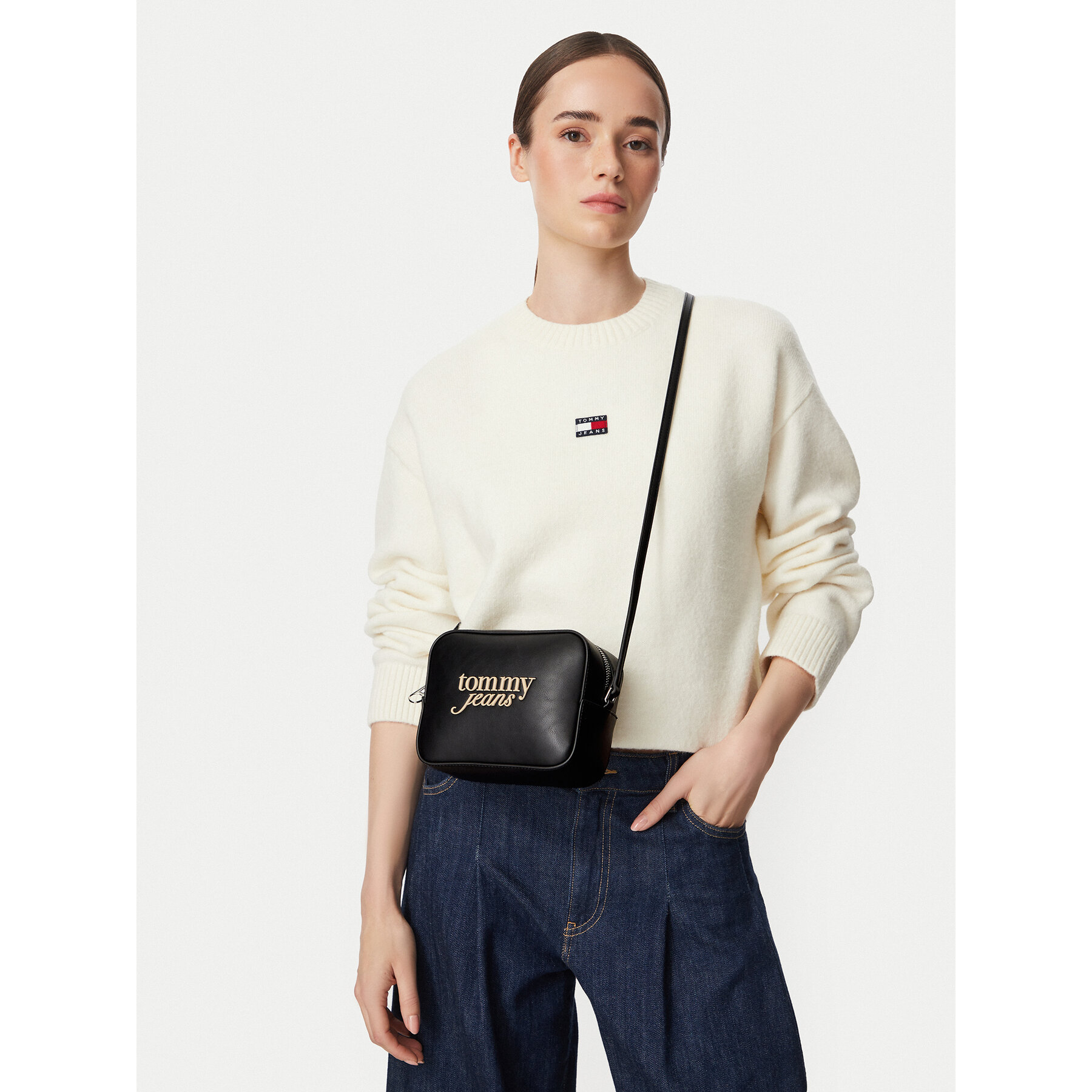 Geantă Tommy Jeans Tjw Must Camera Bag AW0AW19049 Negru