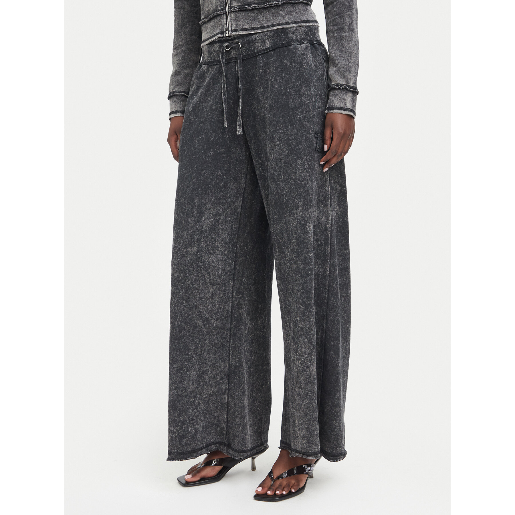 Juicy Couture Donji dio trenerke JCWBJ226321 Crna Relaxed Fit