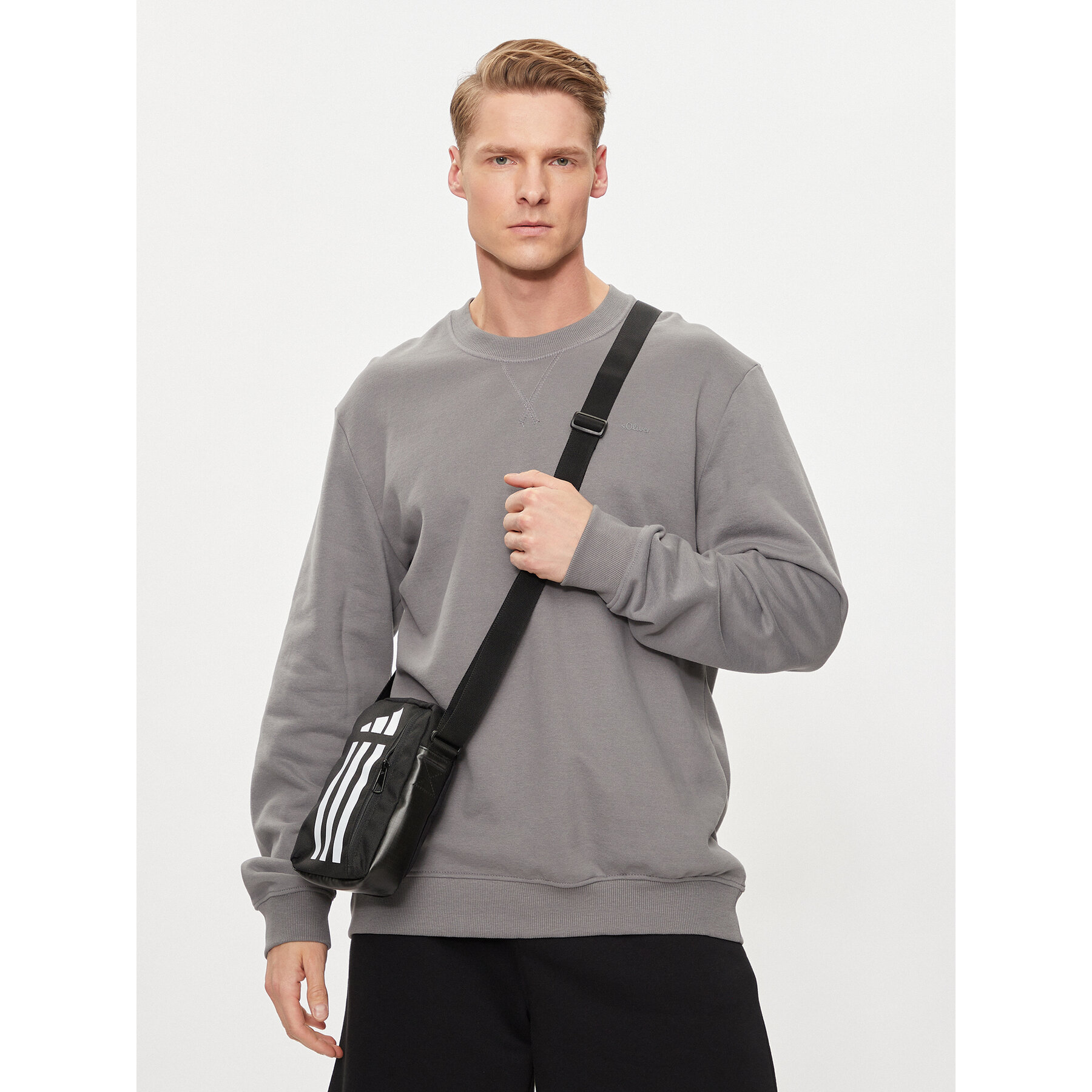 Válltáska adidas Essentials Training Shoulder Bag HT4752 Fekete