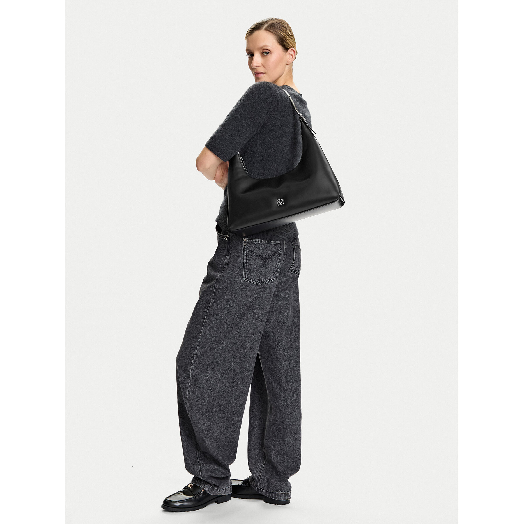 Geantă Calvin Klein Emblem Hw Lthr Shoulder Bag LV04F3262G Negru