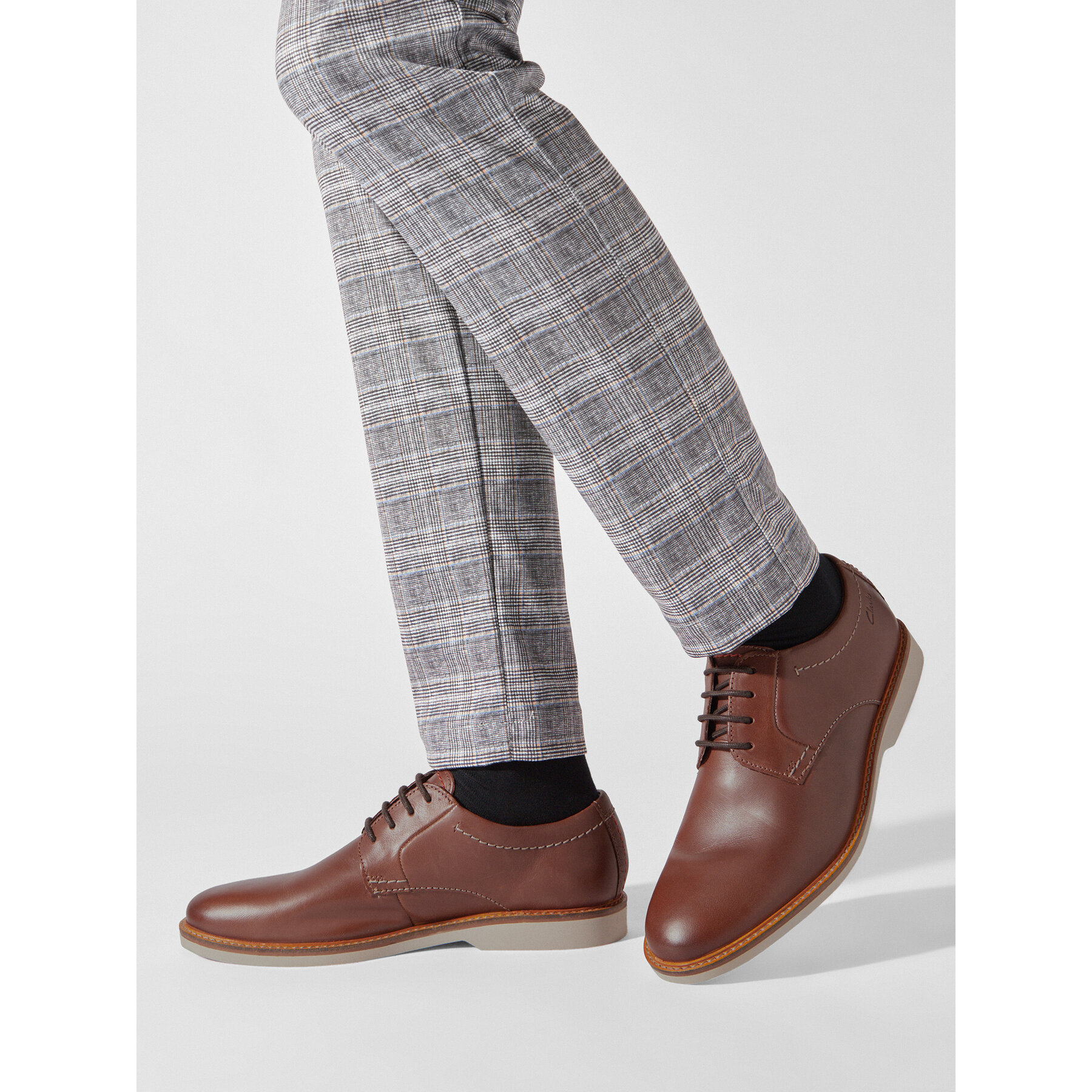 Cipele Clarks Atticus LTLace 26172070 Smeđa