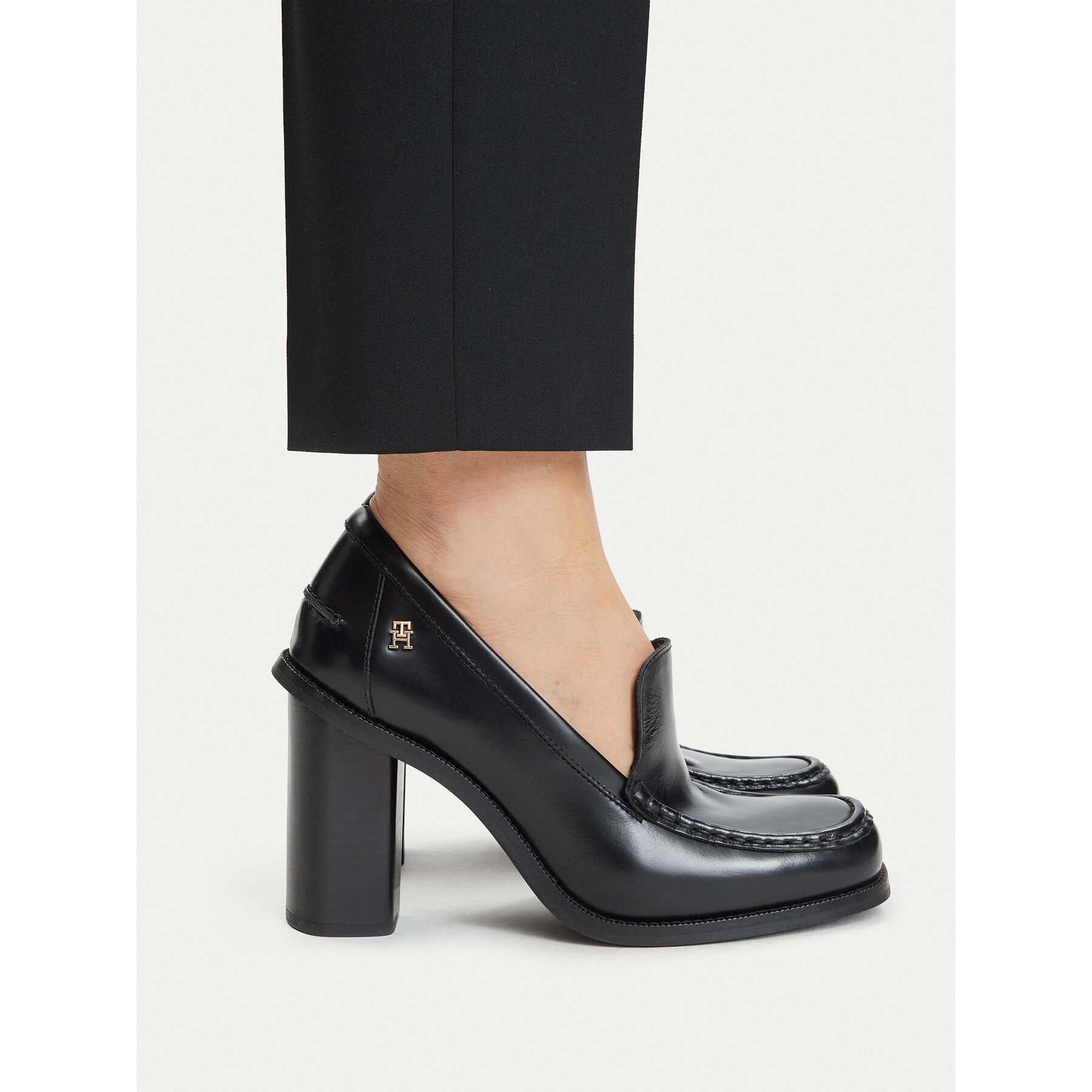 Tommy Hilfiger Κλειστά παπούτσια Tommy Hilfiger Square Toe Heeled Loafer FW0FW09493 Μαύρο