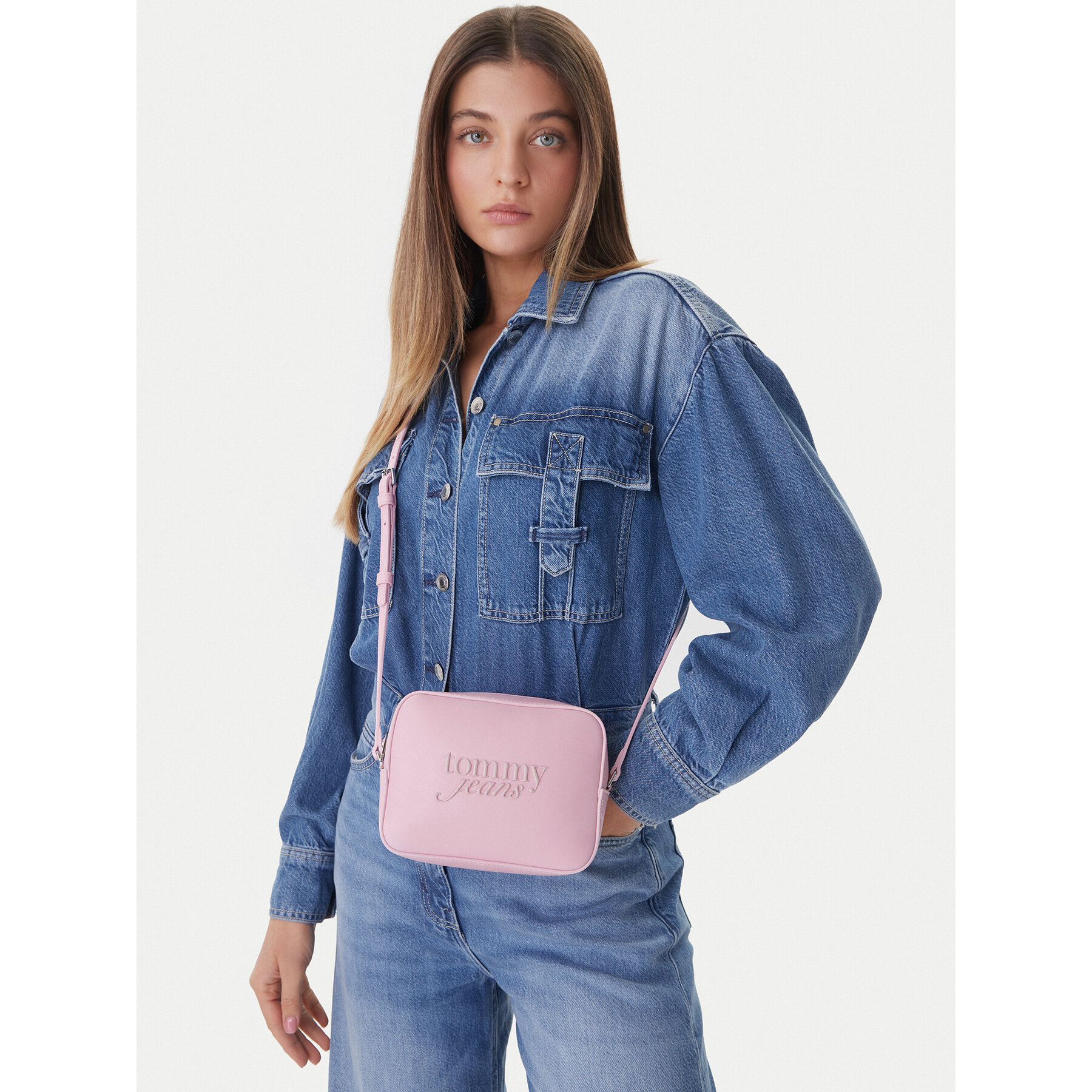 Дамска чанта Tommy Jeans Tjw Must Camera Bag AW0AW18451 Розов