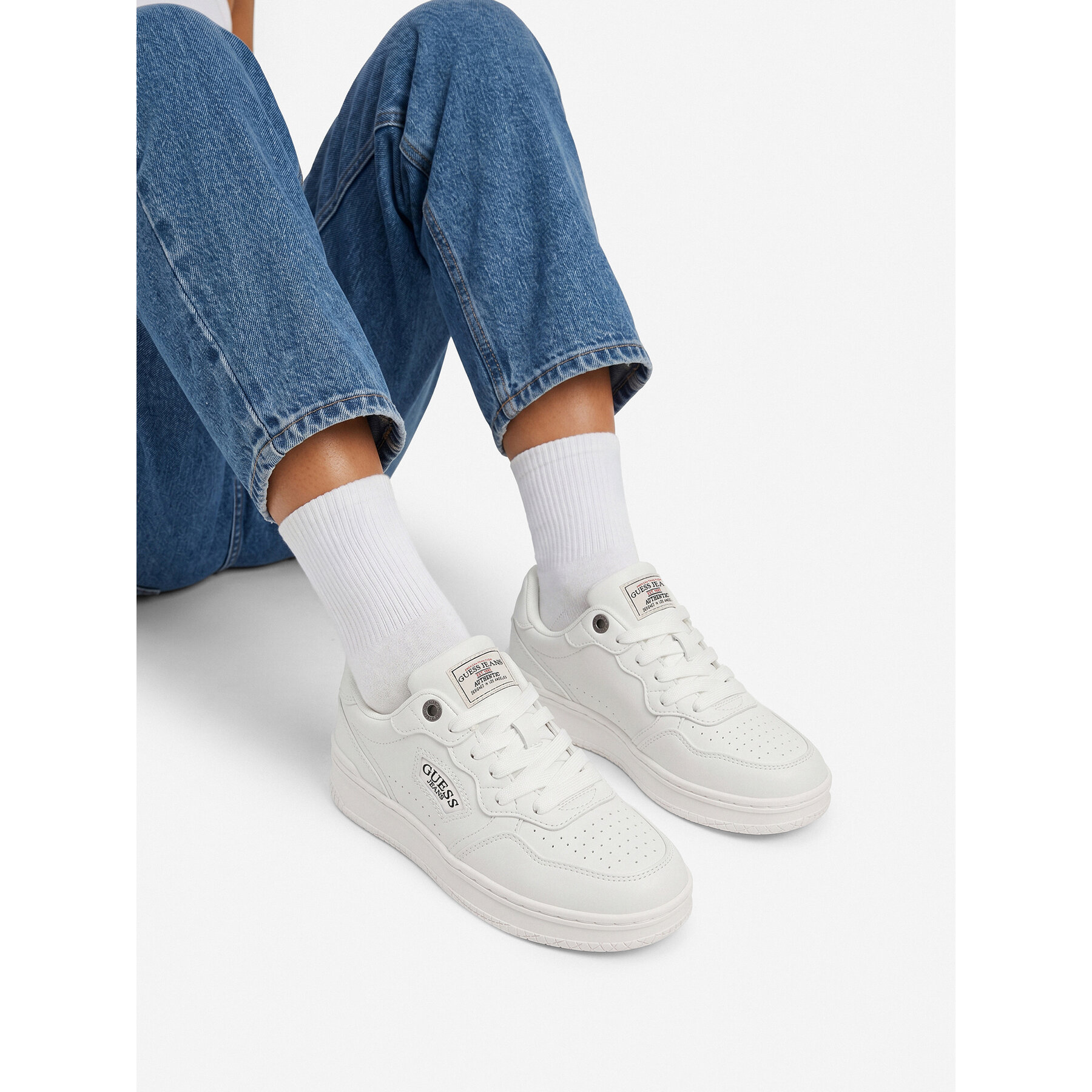 Sneakersy Guess Jeans CWBEO-GSJ119 Biela