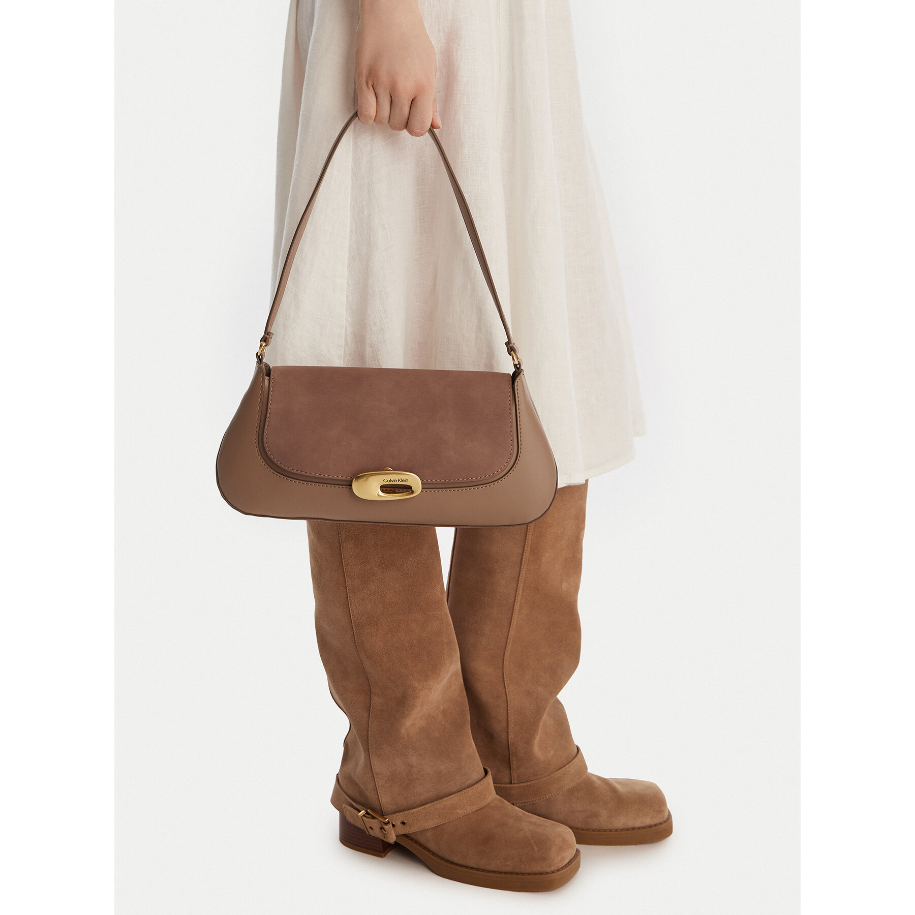 Дамска чанта Calvin Klein Hardware Brushed Shoulder Bag LV04F3337G Бежов