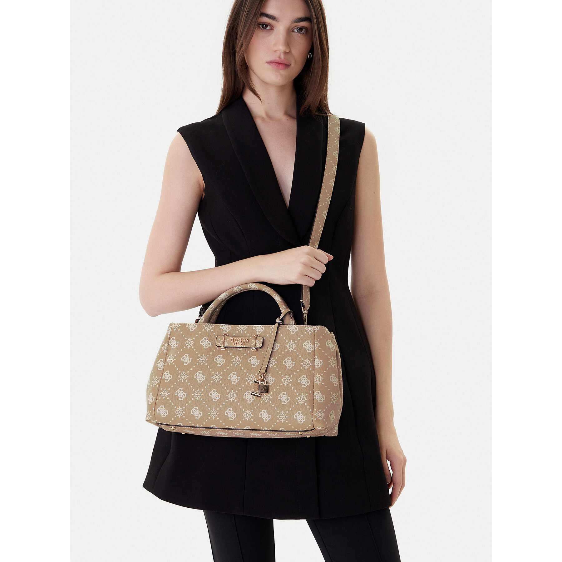 Τσάντα Guess Carrie Logo HWGP98 98060 Μπεζ